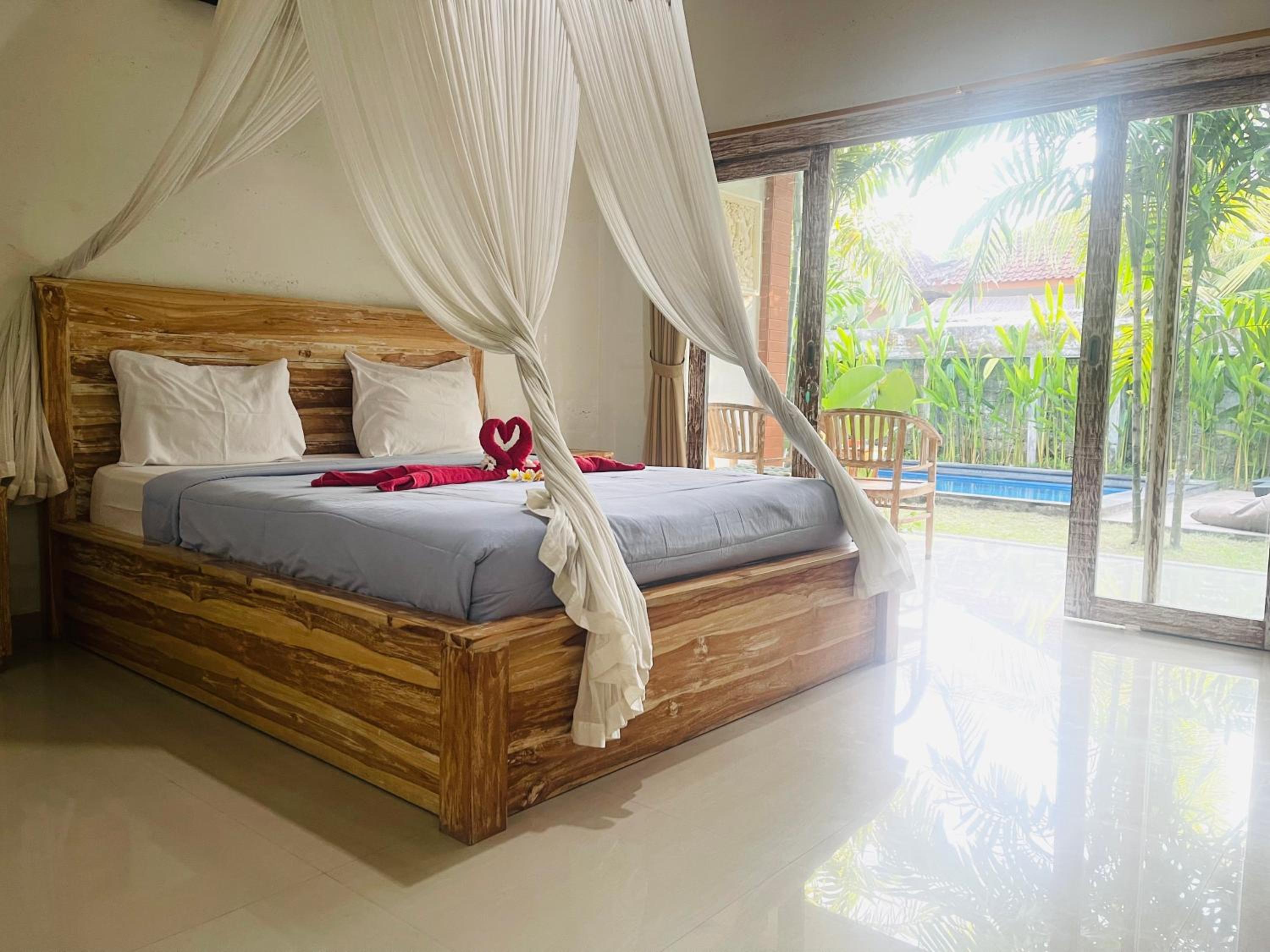 Double Room with Pool View - Photo 2