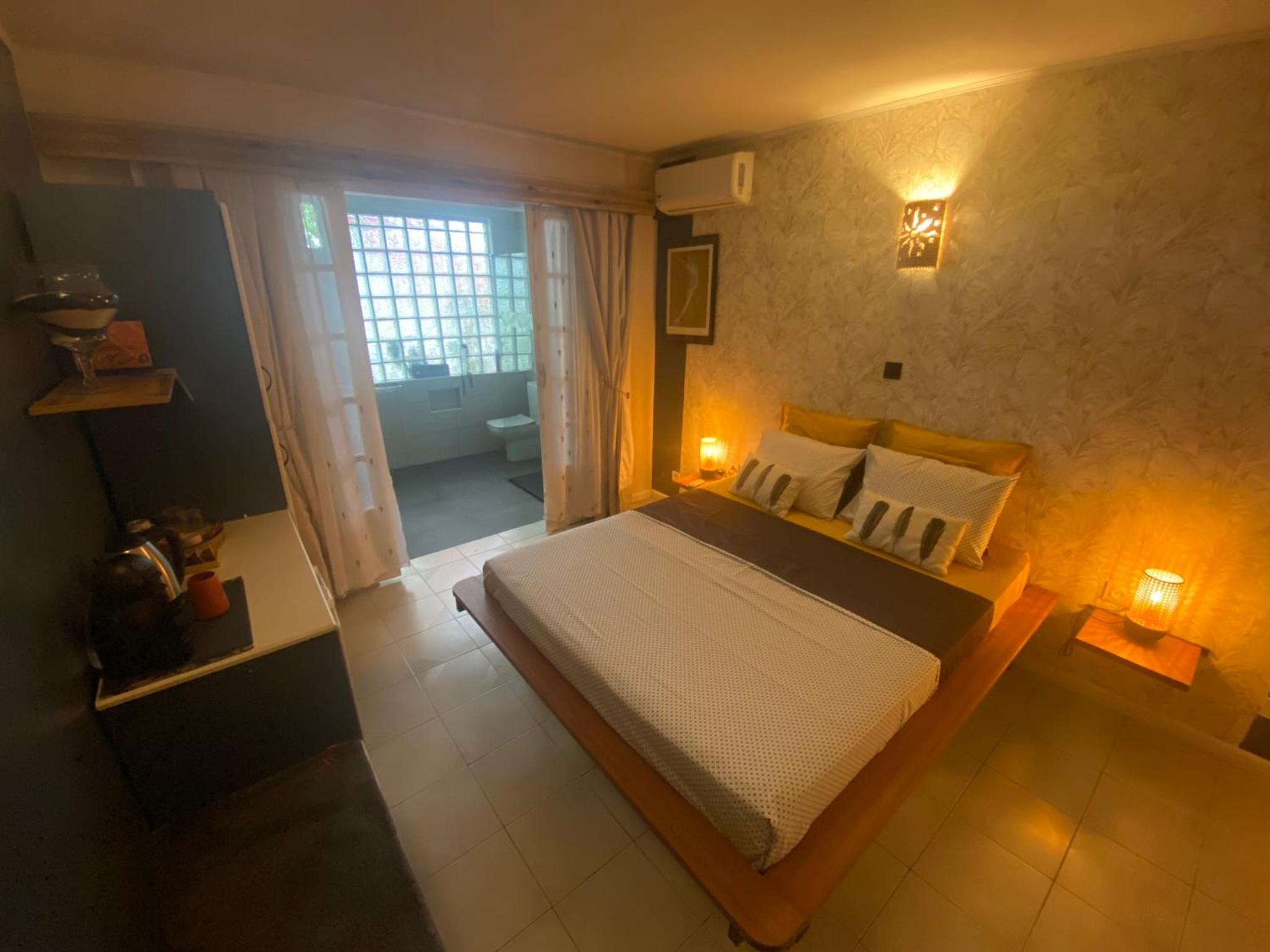 Deluxe Room (2 Adults + 1 Child)