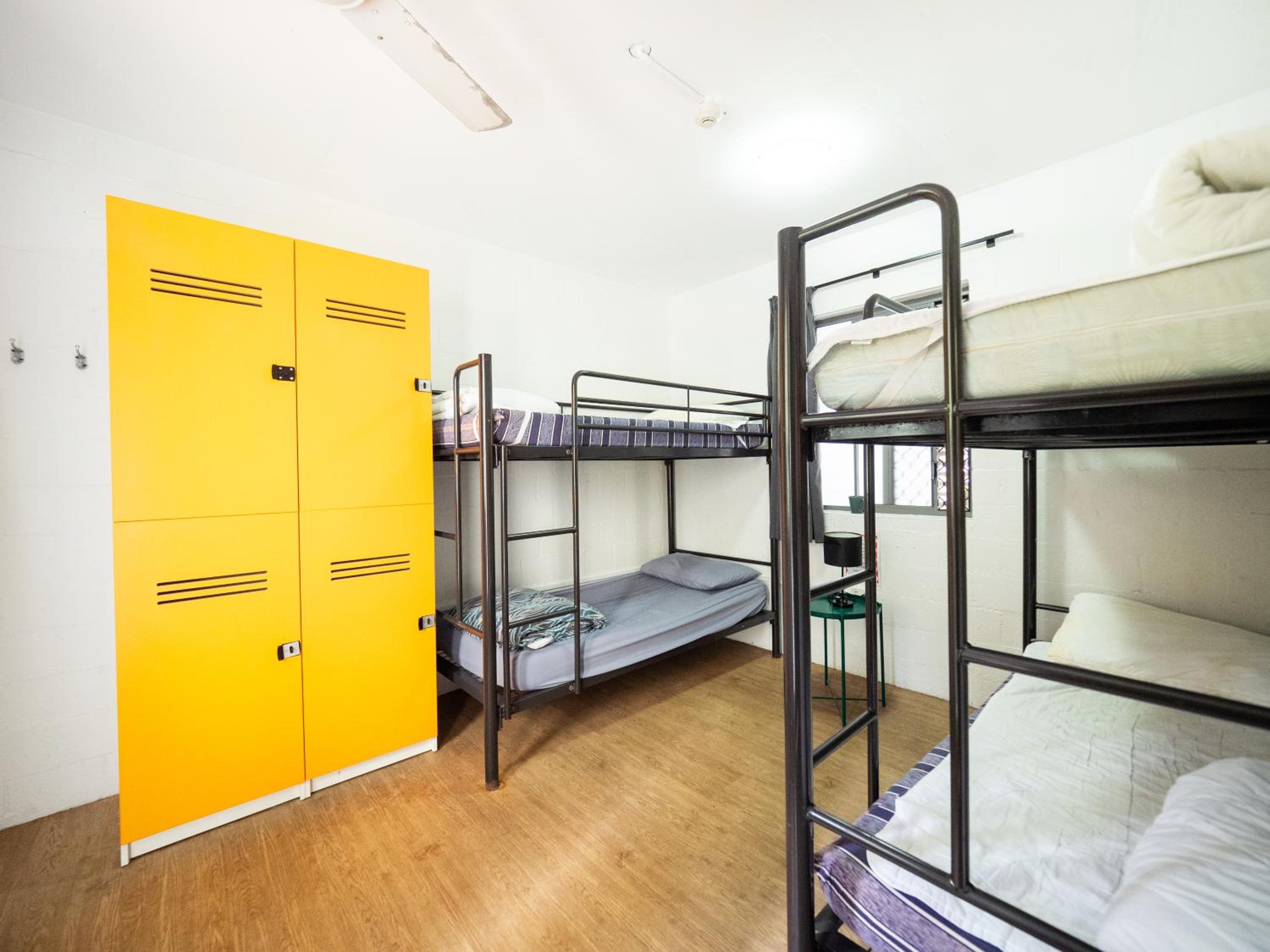 Bed in 4-Bed Male Dormitory Room photo 2