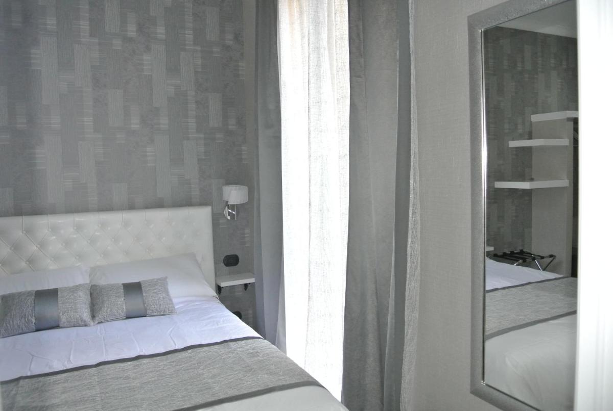 Double Room with Balcony photo 3