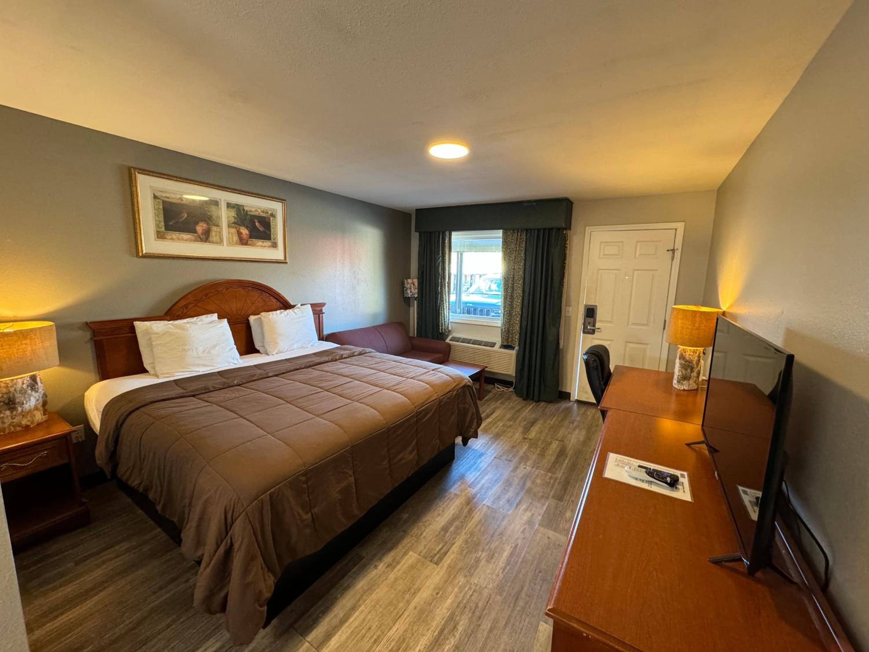 Superior King Room - Non-Smoking - Photo 1