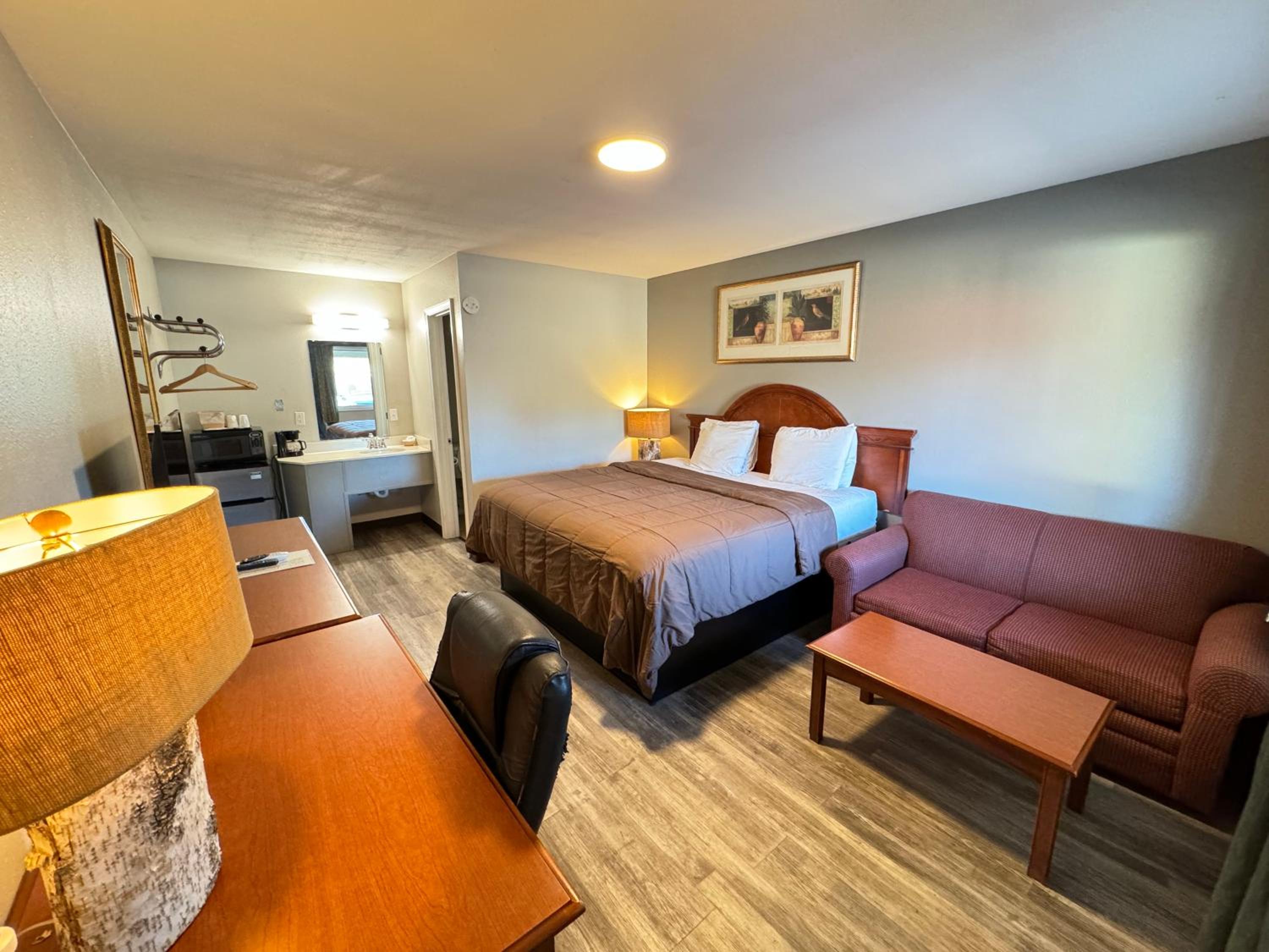Superior King Room - Non-Smoking - Photo 9