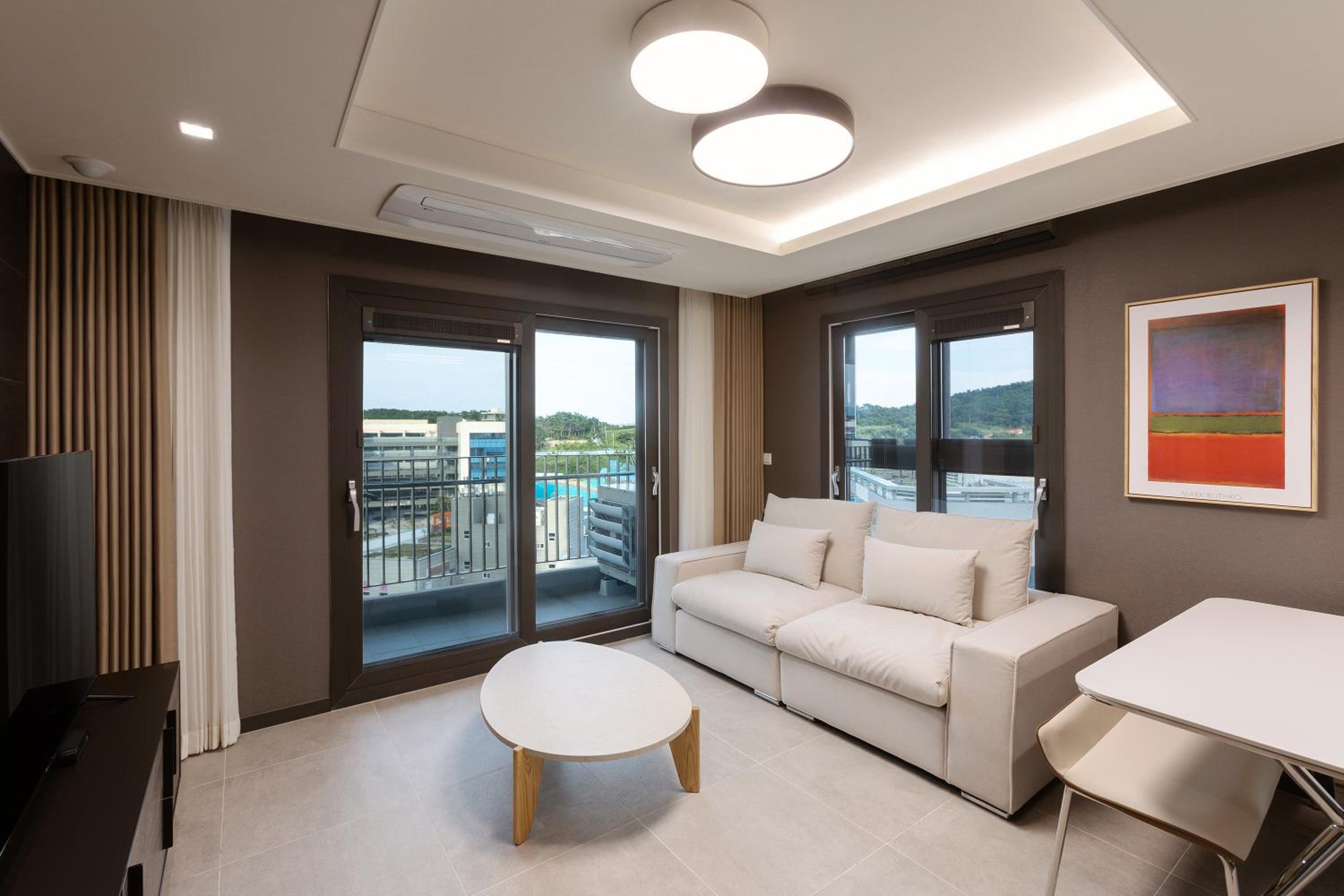 Three-Bedroom Suite - Photo 15