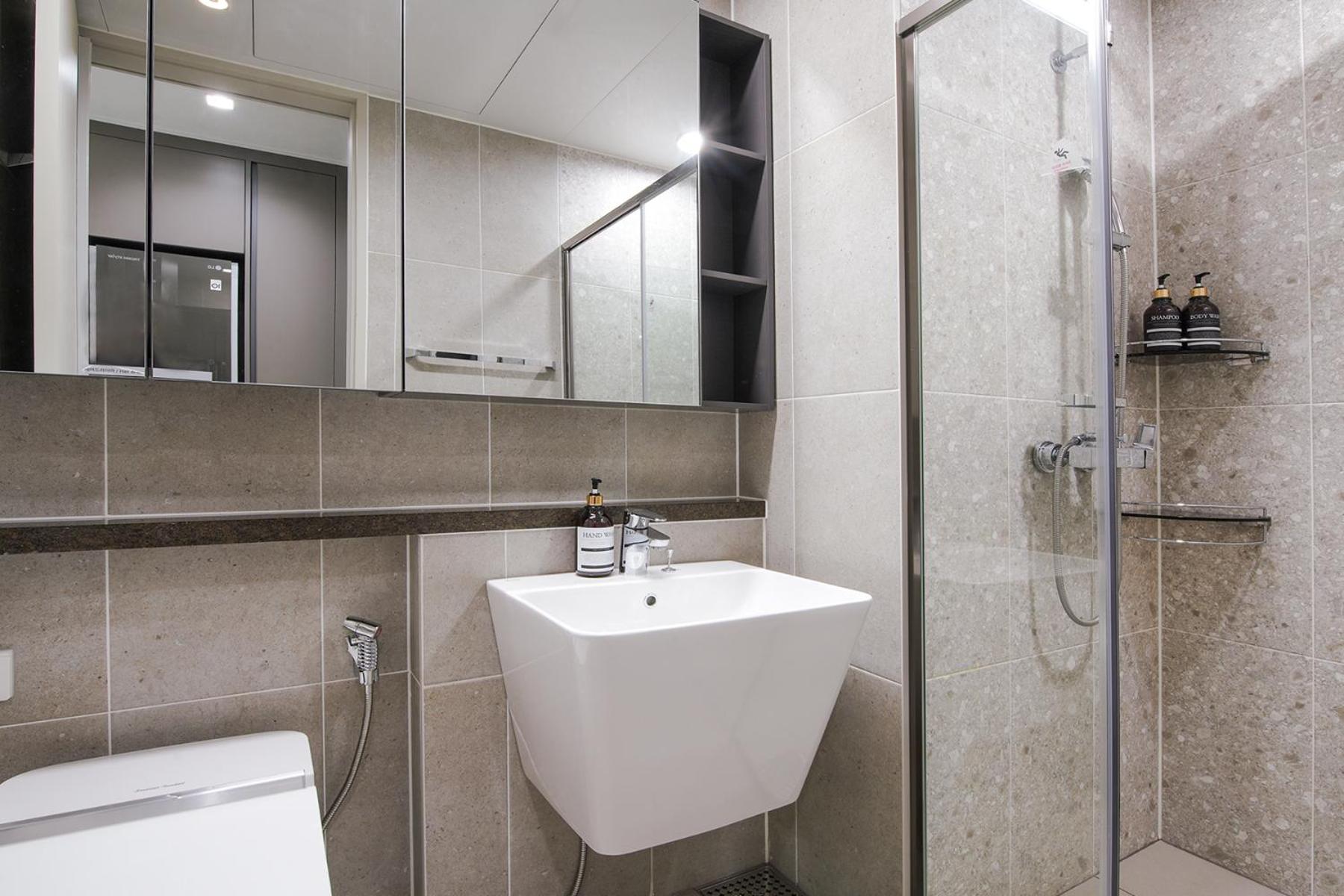 Three-Bedroom Suite - Photo 6