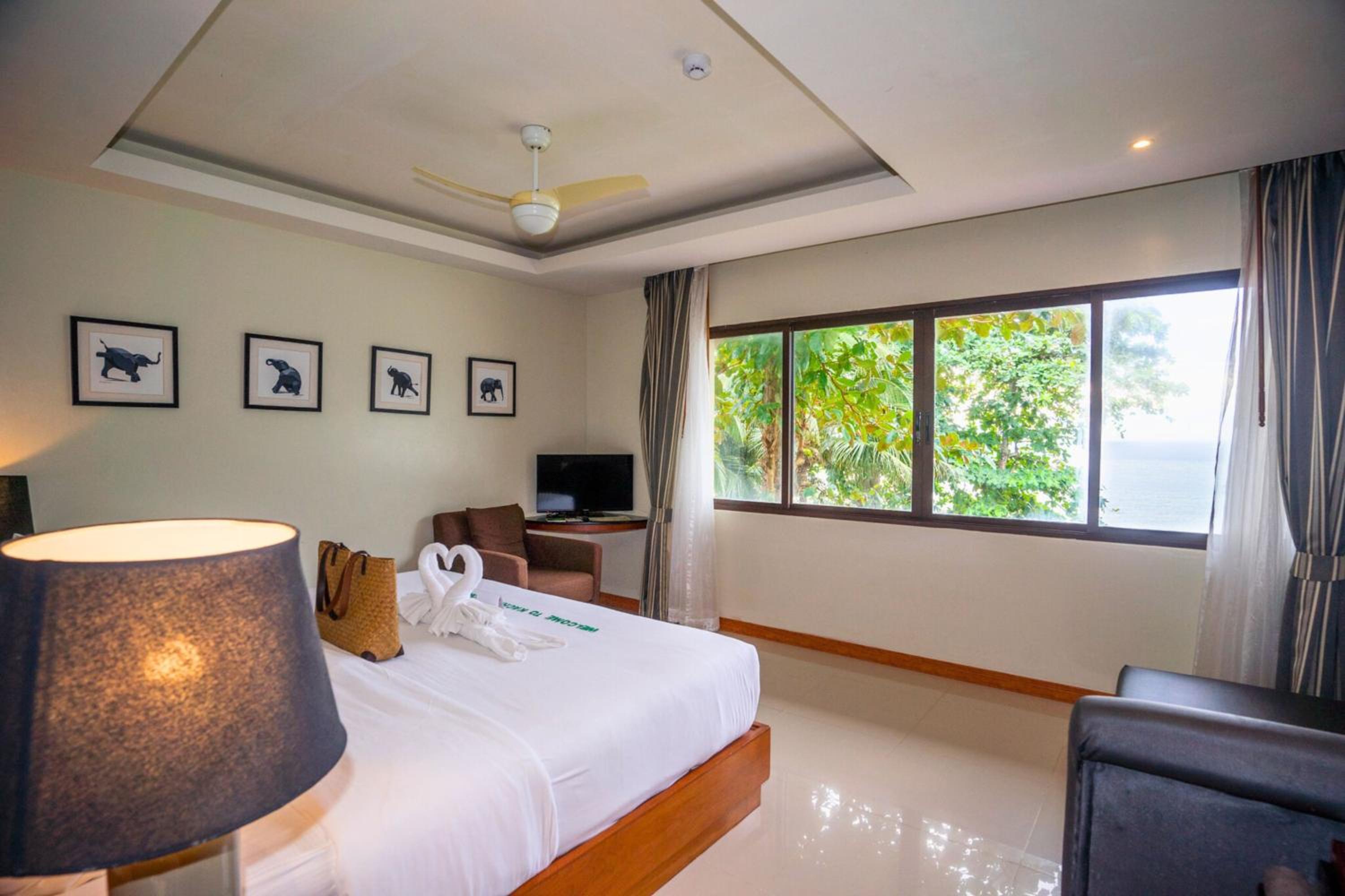 Beachfront Chalet (2nd Floor) - Photo 7