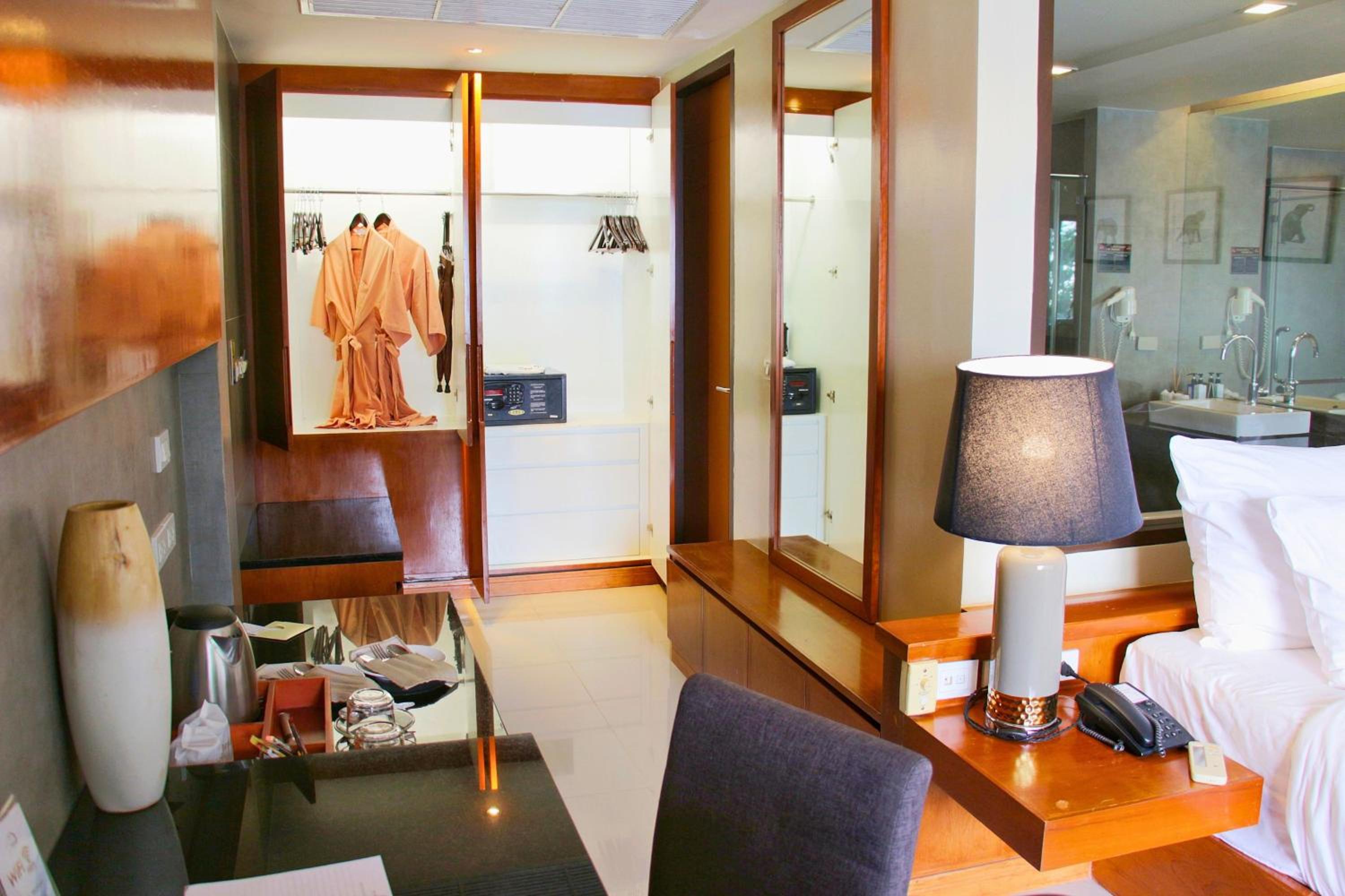 Beachfront Chalet (2nd Floor) - Photo 6