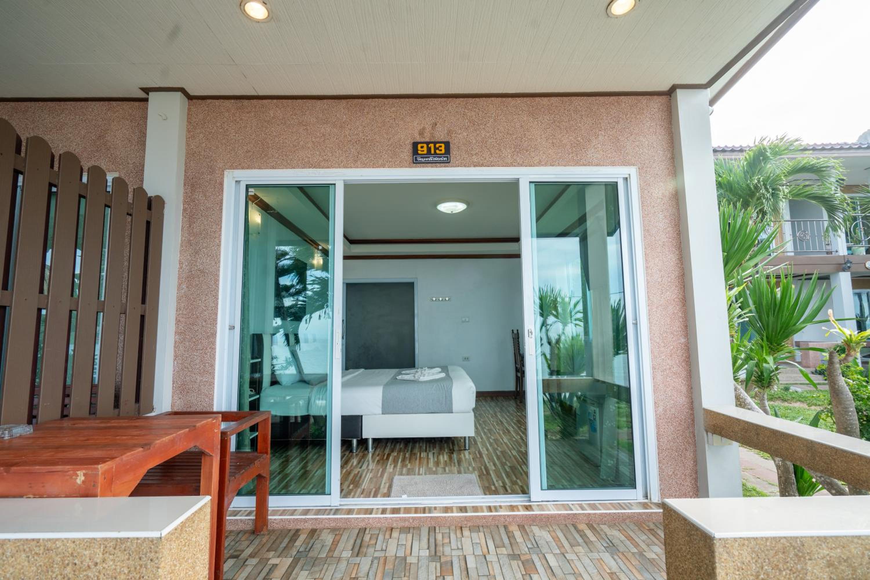 Superior Double Room with Sea View - Photo 3