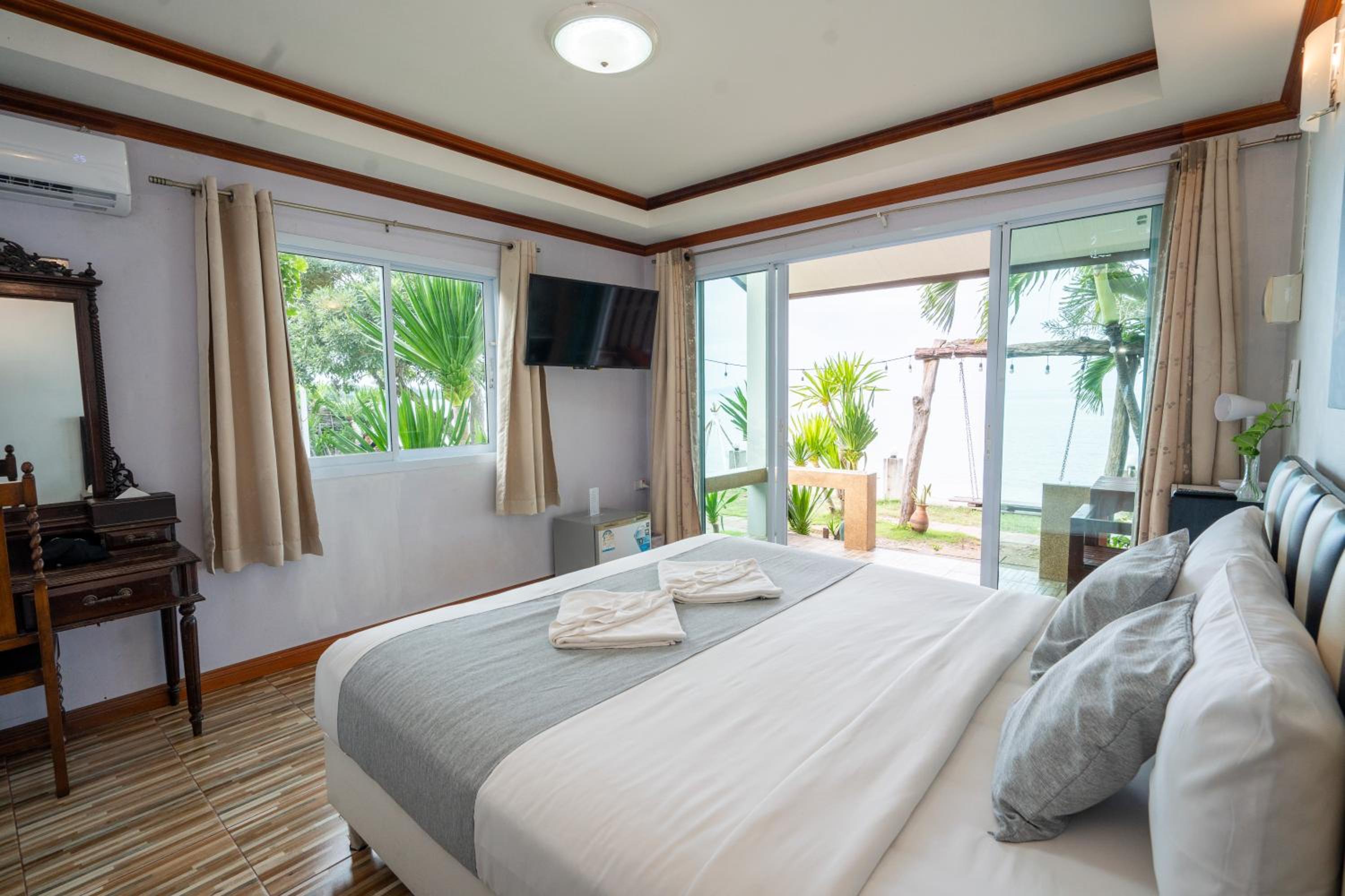 Superior Double Room with Sea View - Photo 8