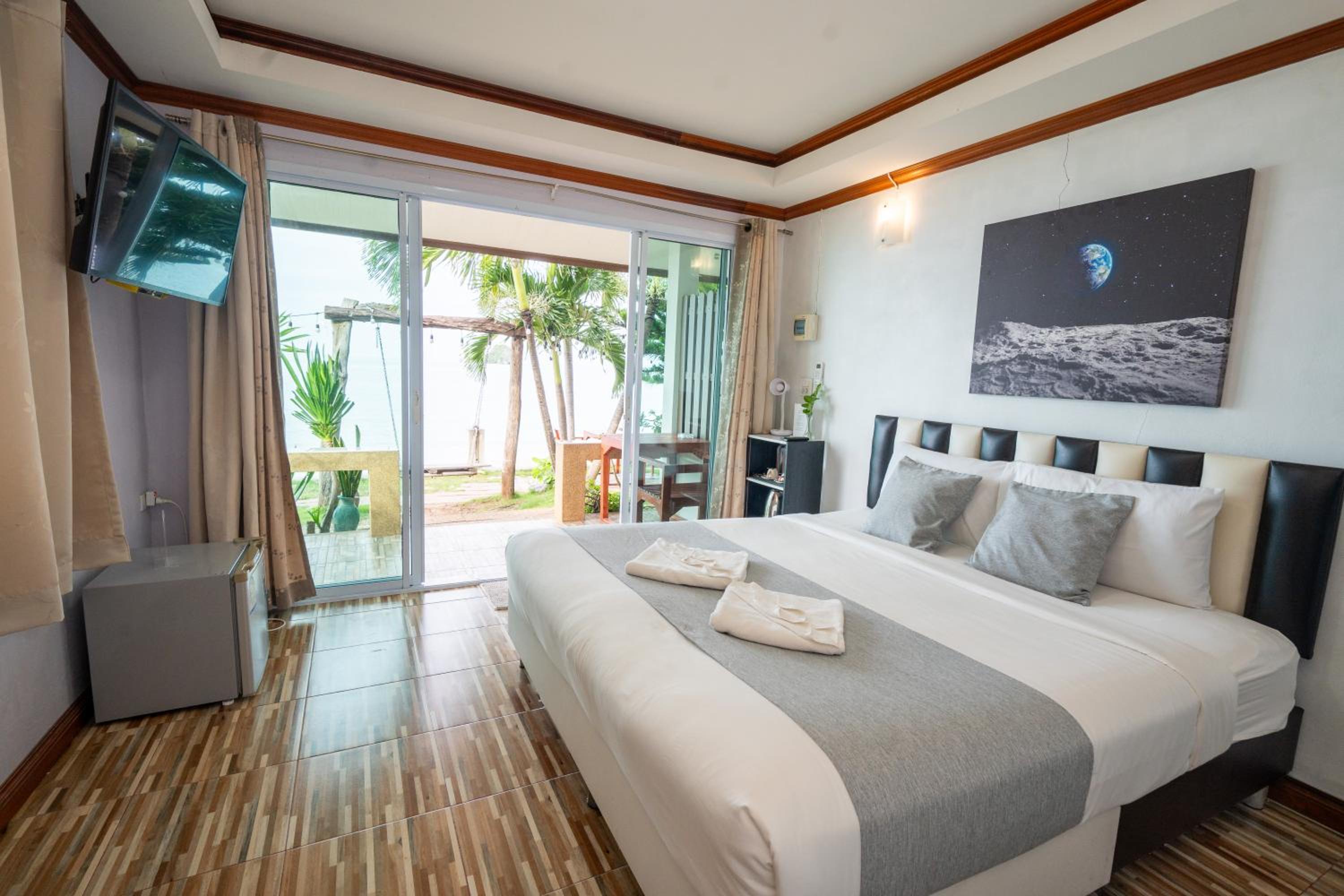 Superior Double Room with Sea View - Photo 1