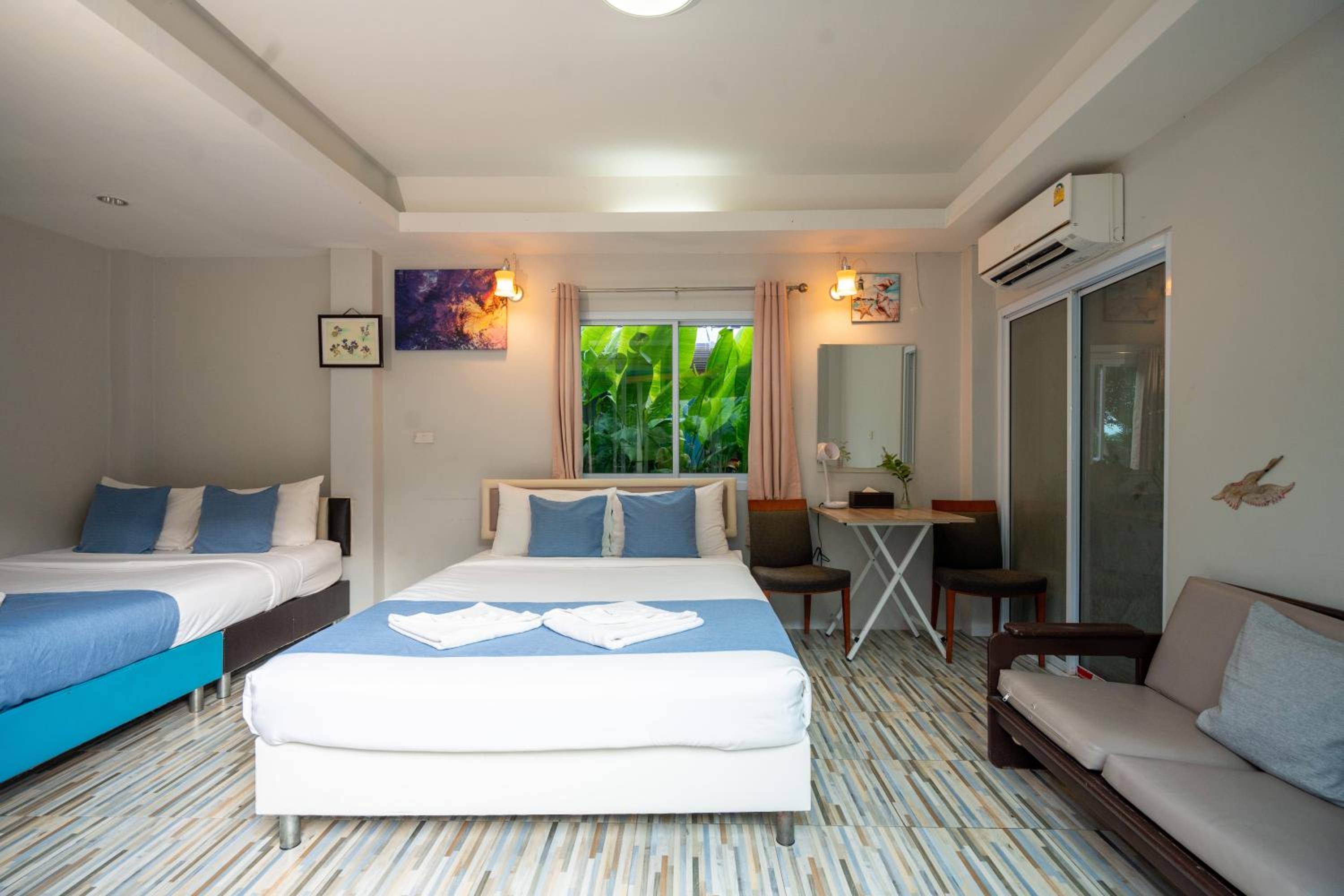 Family Room with Terrace - Photo 8