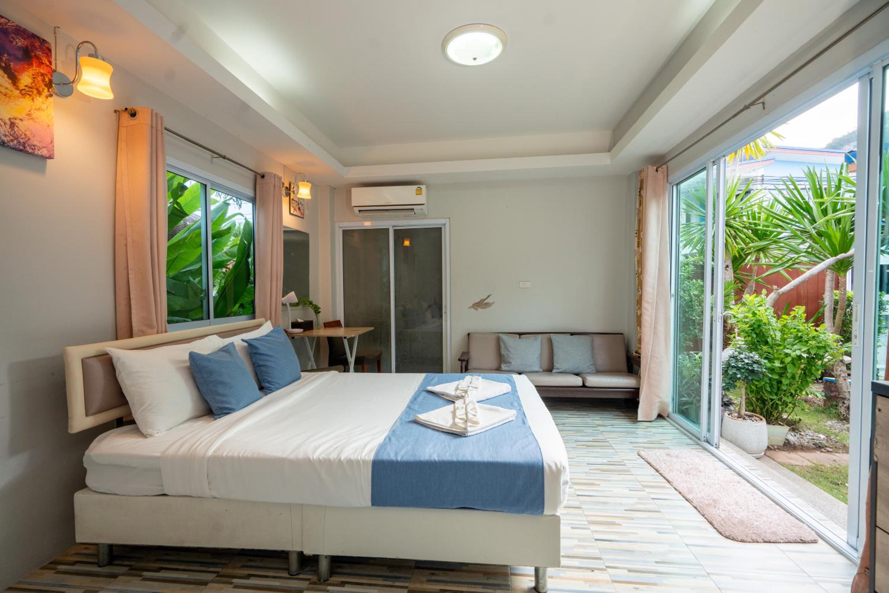 Family Room with Terrace - Photo 6
