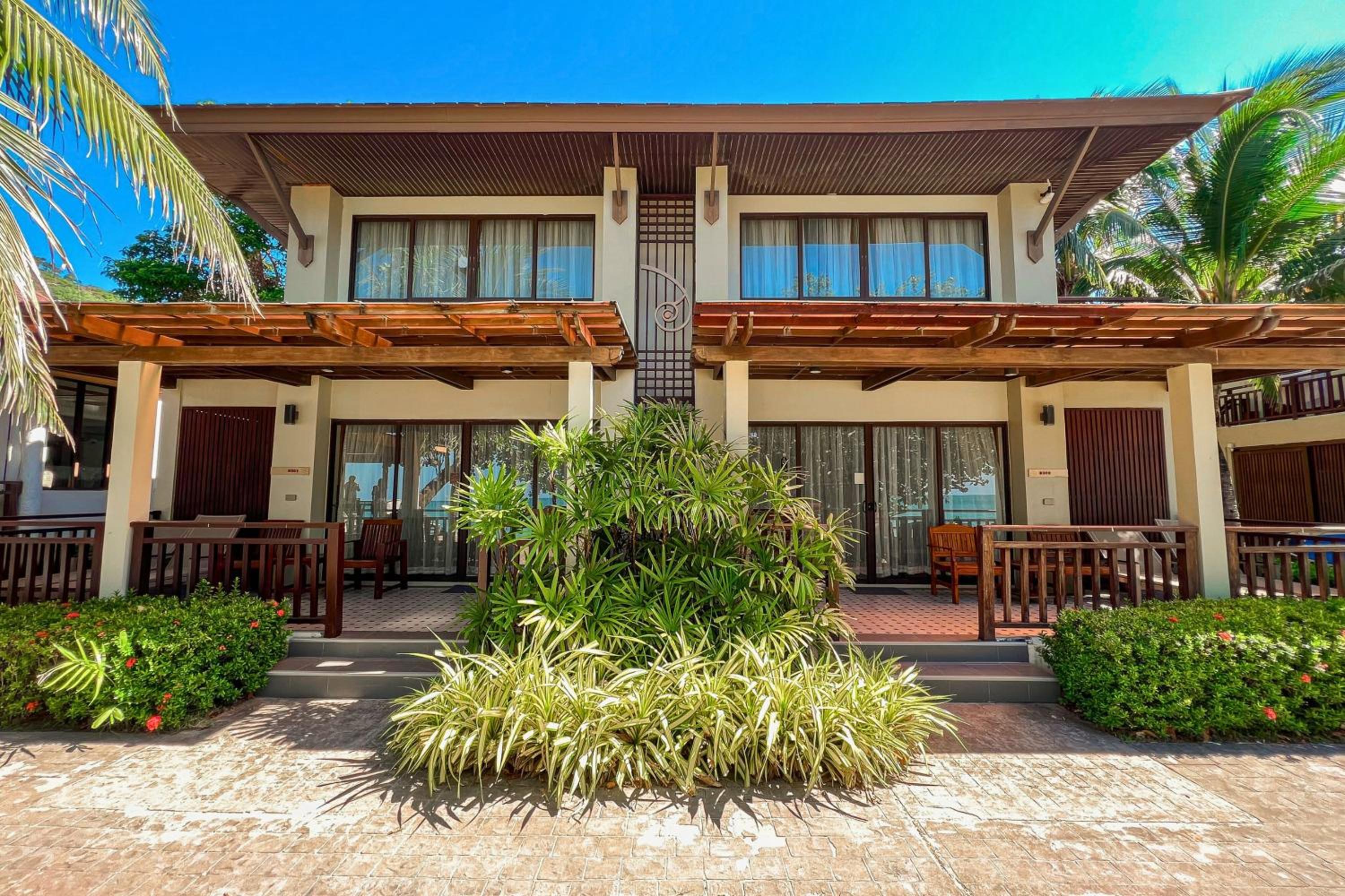 Beachfront Chalet - Photo 12