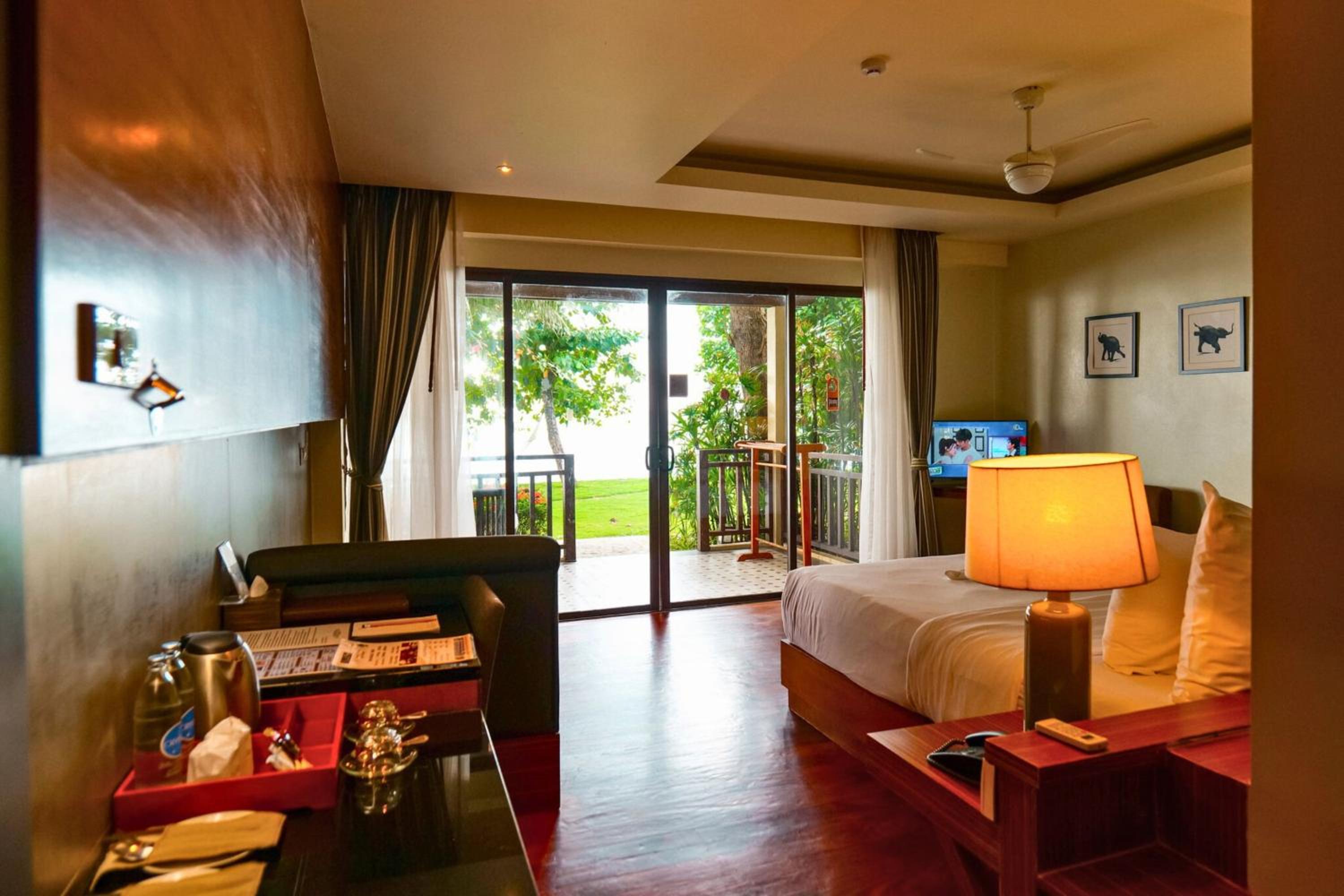 Beachfront Chalet - Photo 9