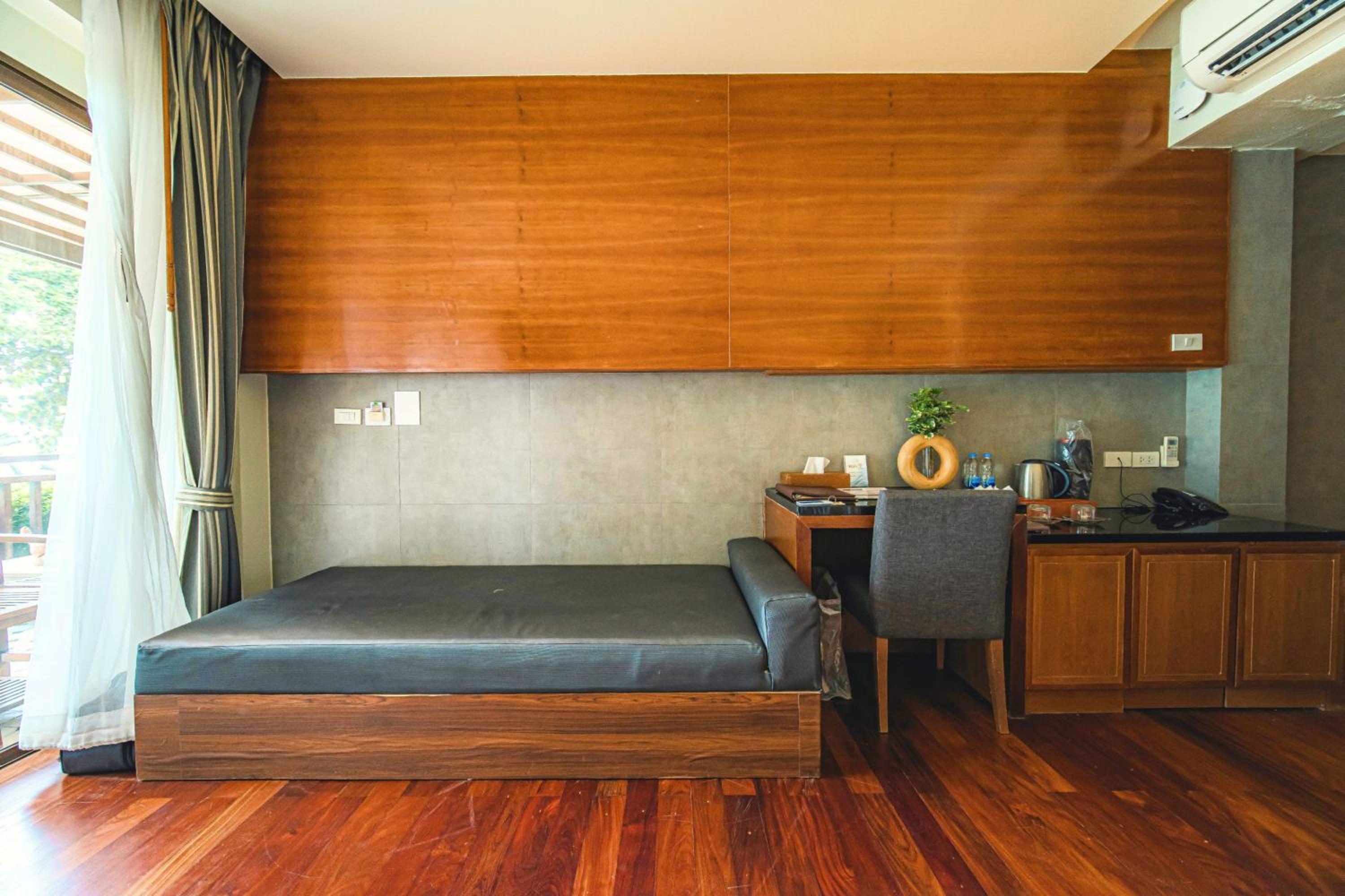 Beachfront Chalet - Photo 6