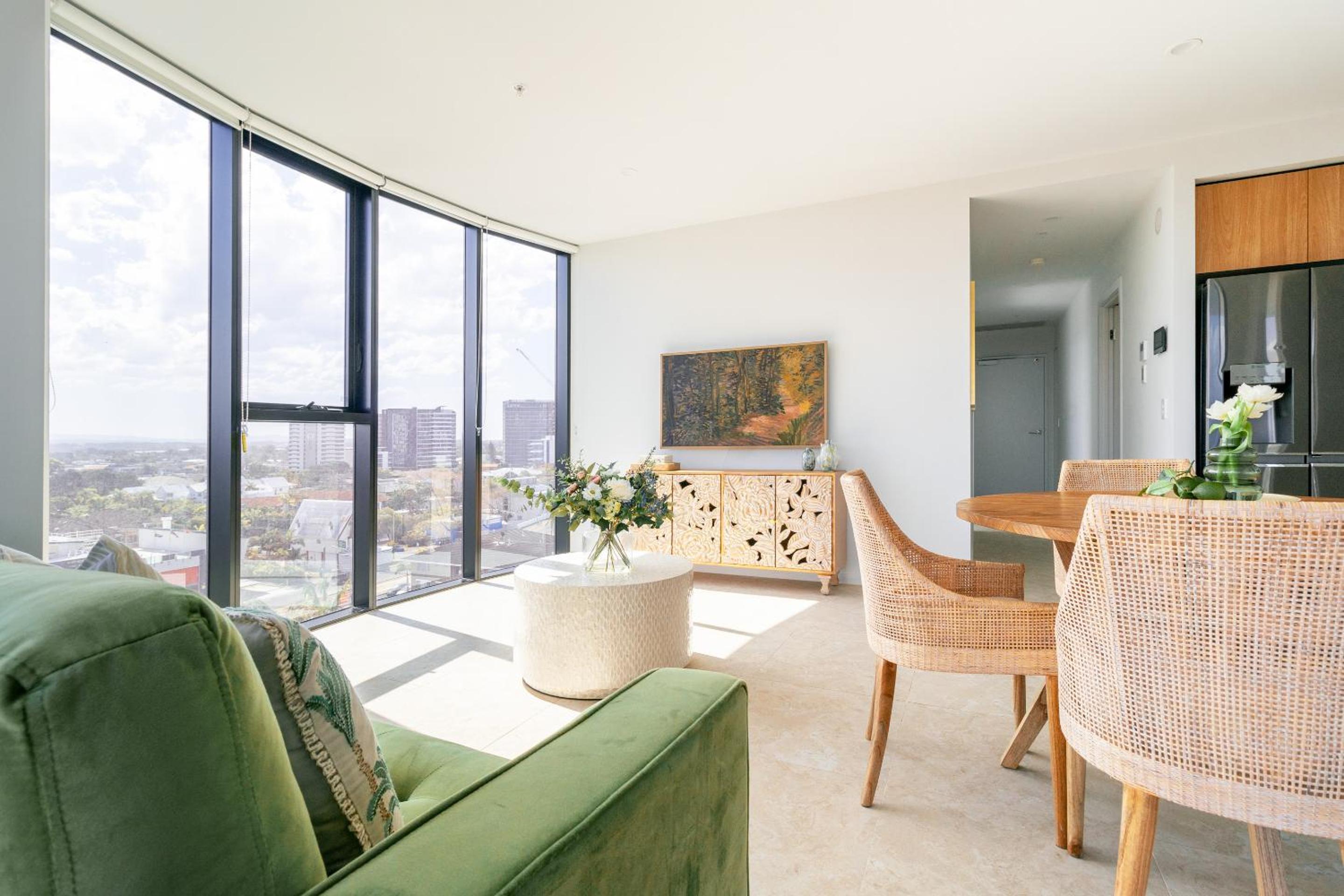 Lv7 Deluxe 2 Bedroom APT with Skyline Views