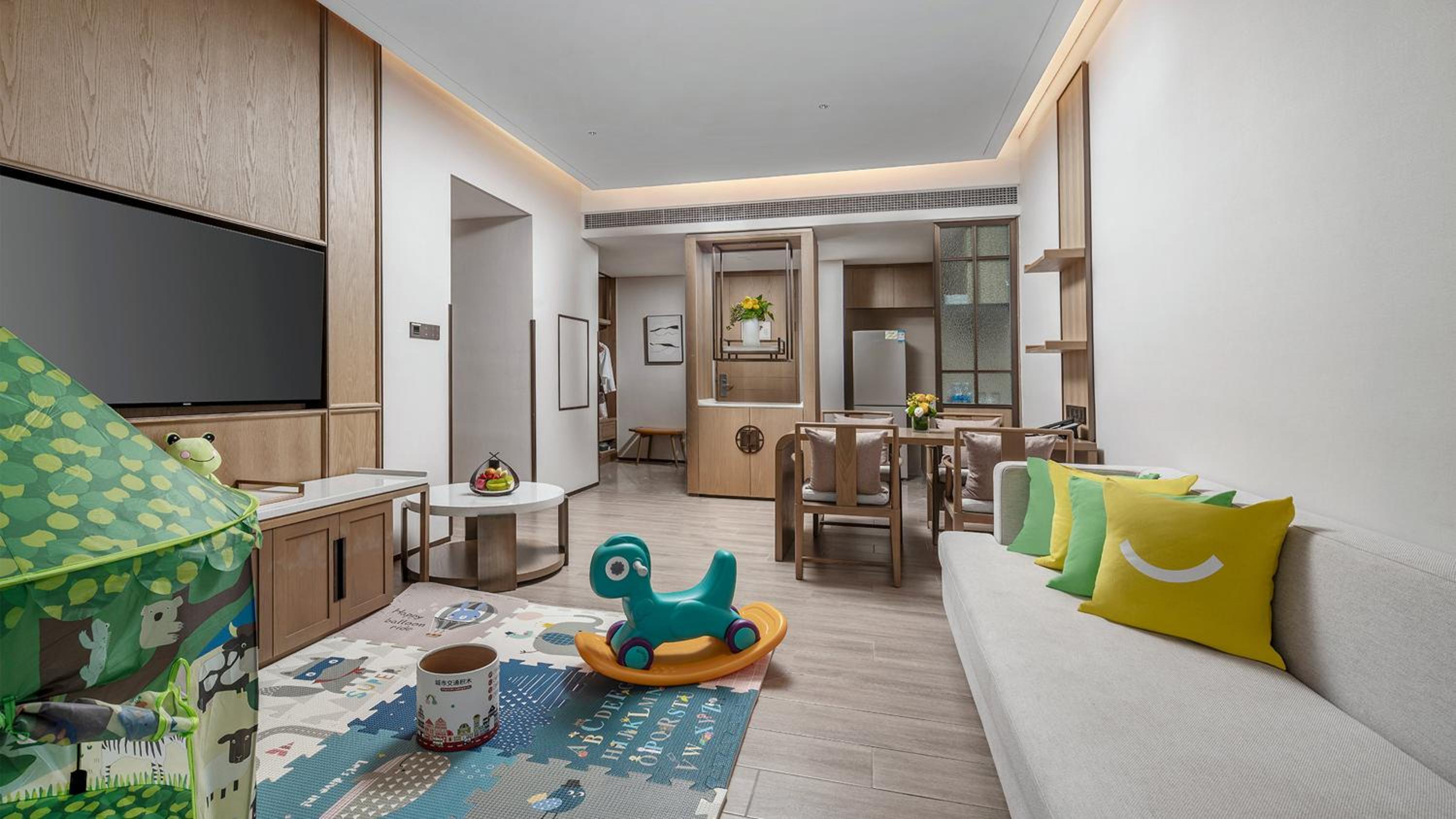 1 King 1 Bunk Suite Mountain View(1 Bunk Bed + 1 King Bed in Private Bedroom + 1 Child's Bed in Private Bedroom + Welcome Fruit + Complimentary Mini Bar + Kitchen + Free Self-Service Laundry)