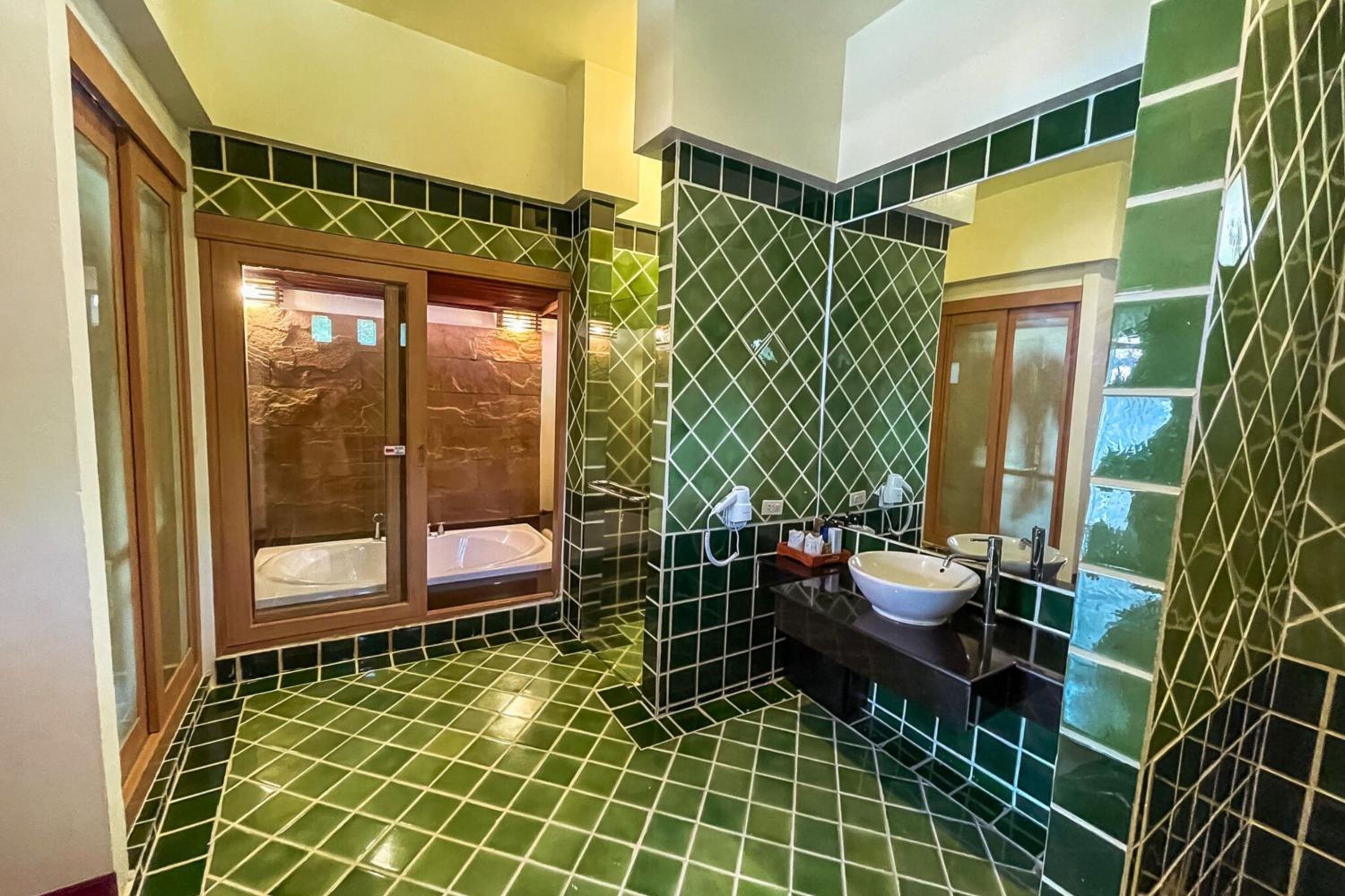 Seaview Deluxe Villa - Photo 4