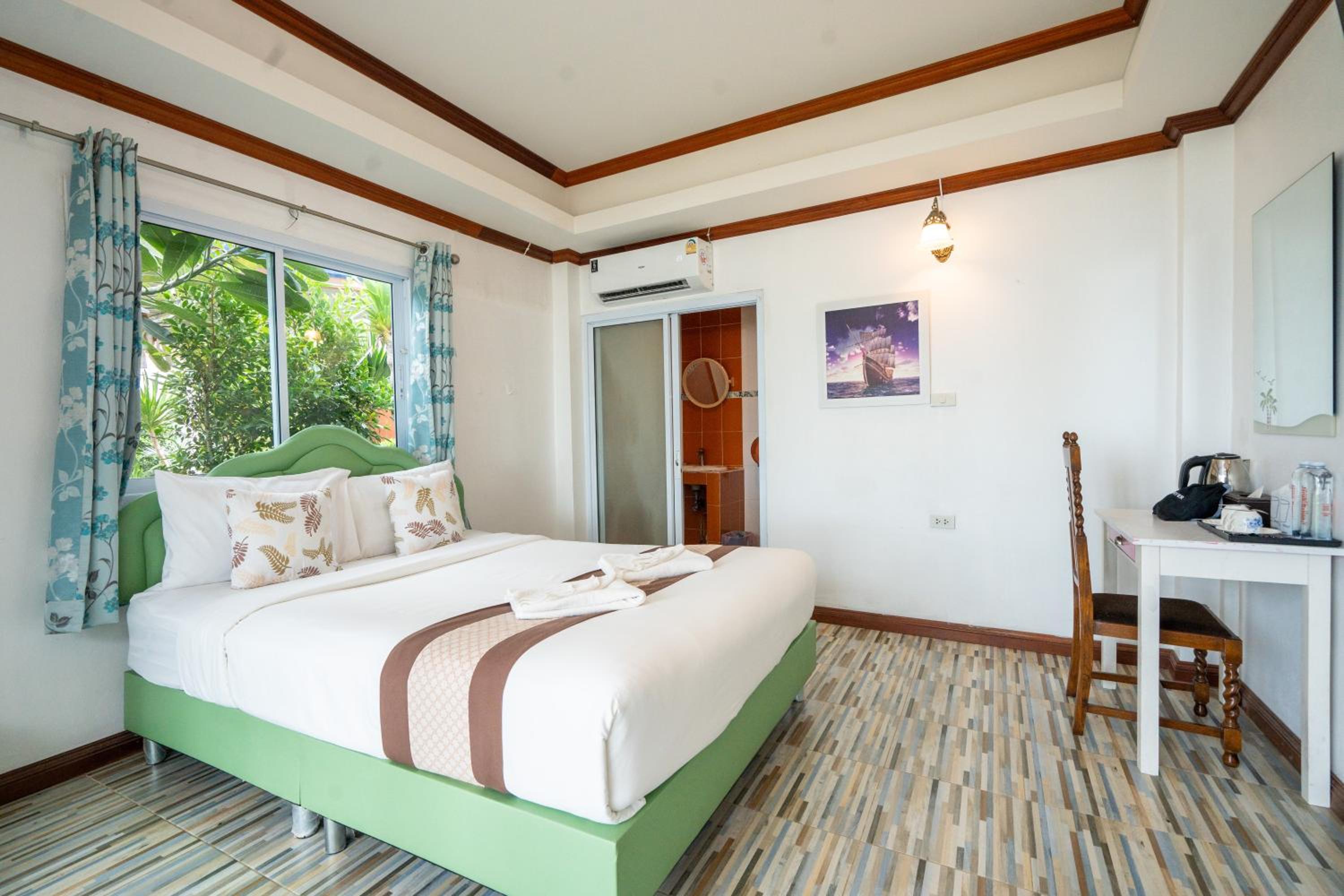 Standard Double Room with Sea View - Photo 9
