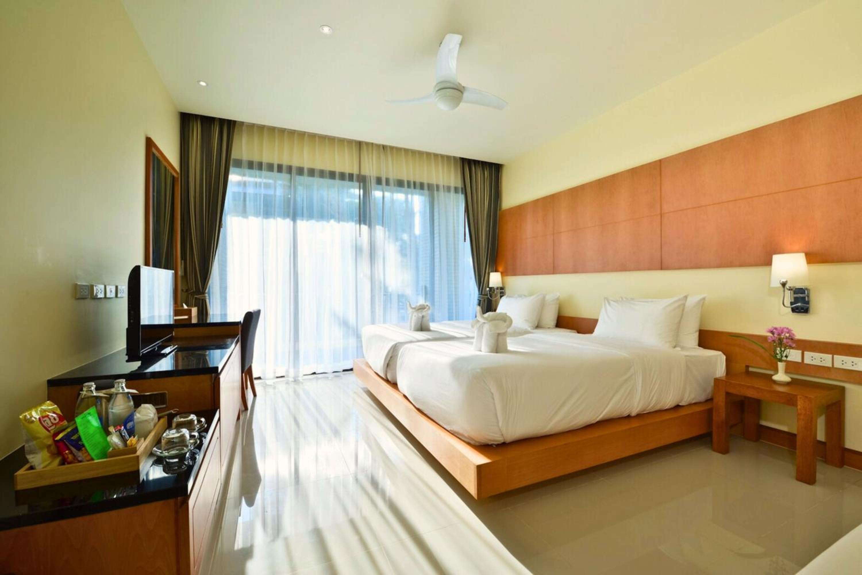 Seaside Deluxe Building - Photo 1