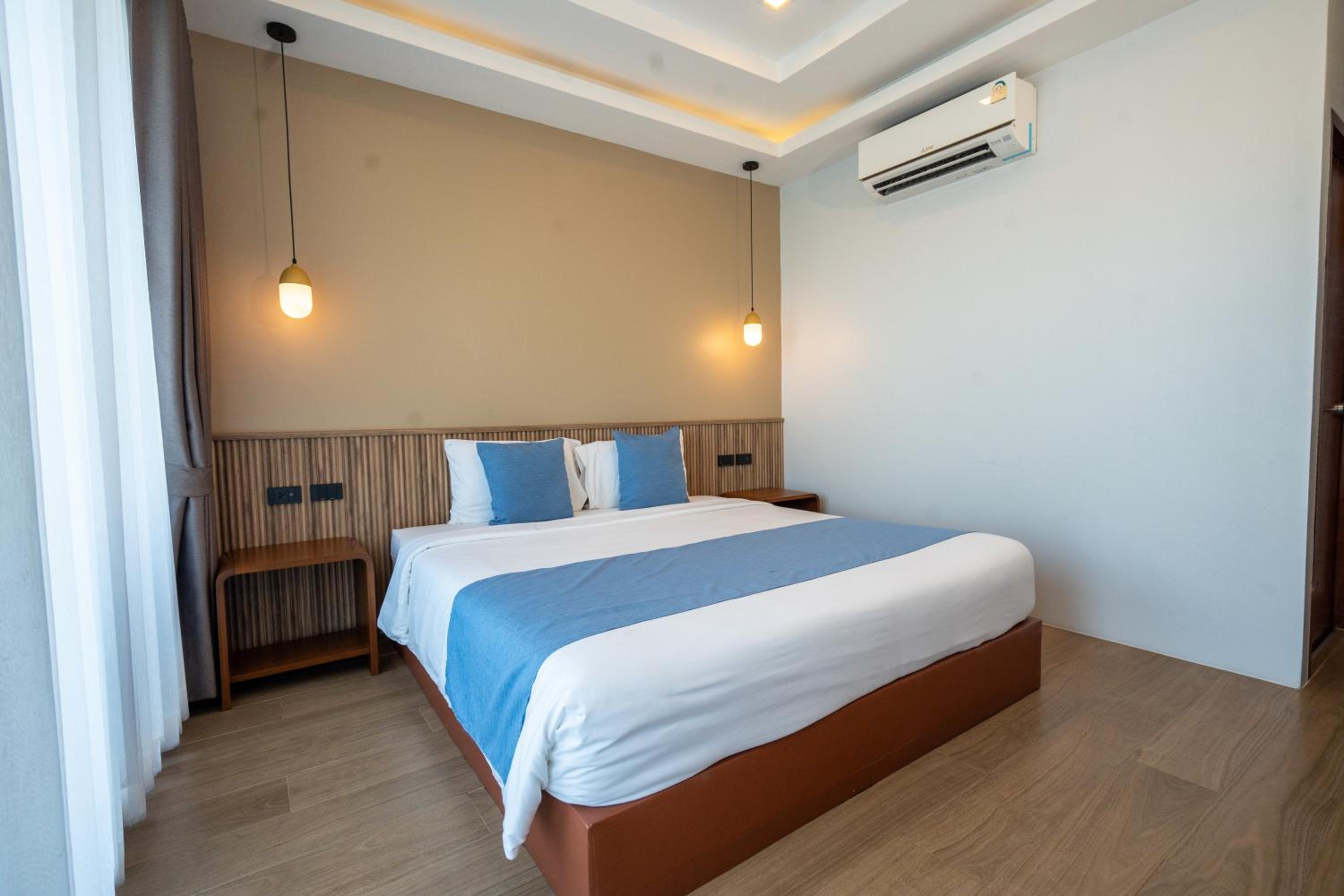 Deluxe Double Room with Pool Access - Photo 10