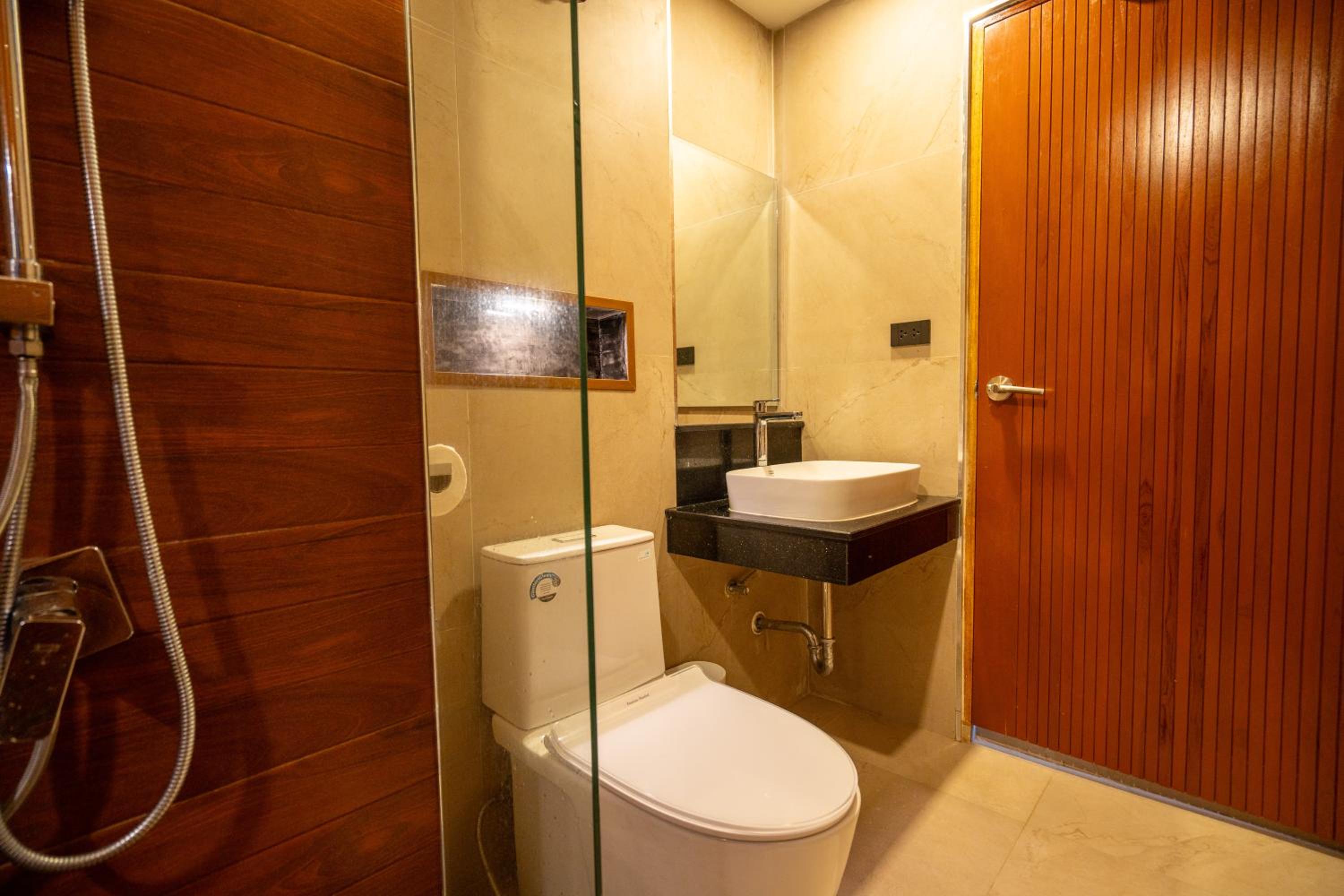 Deluxe Double Room with Pool Access - Photo 5