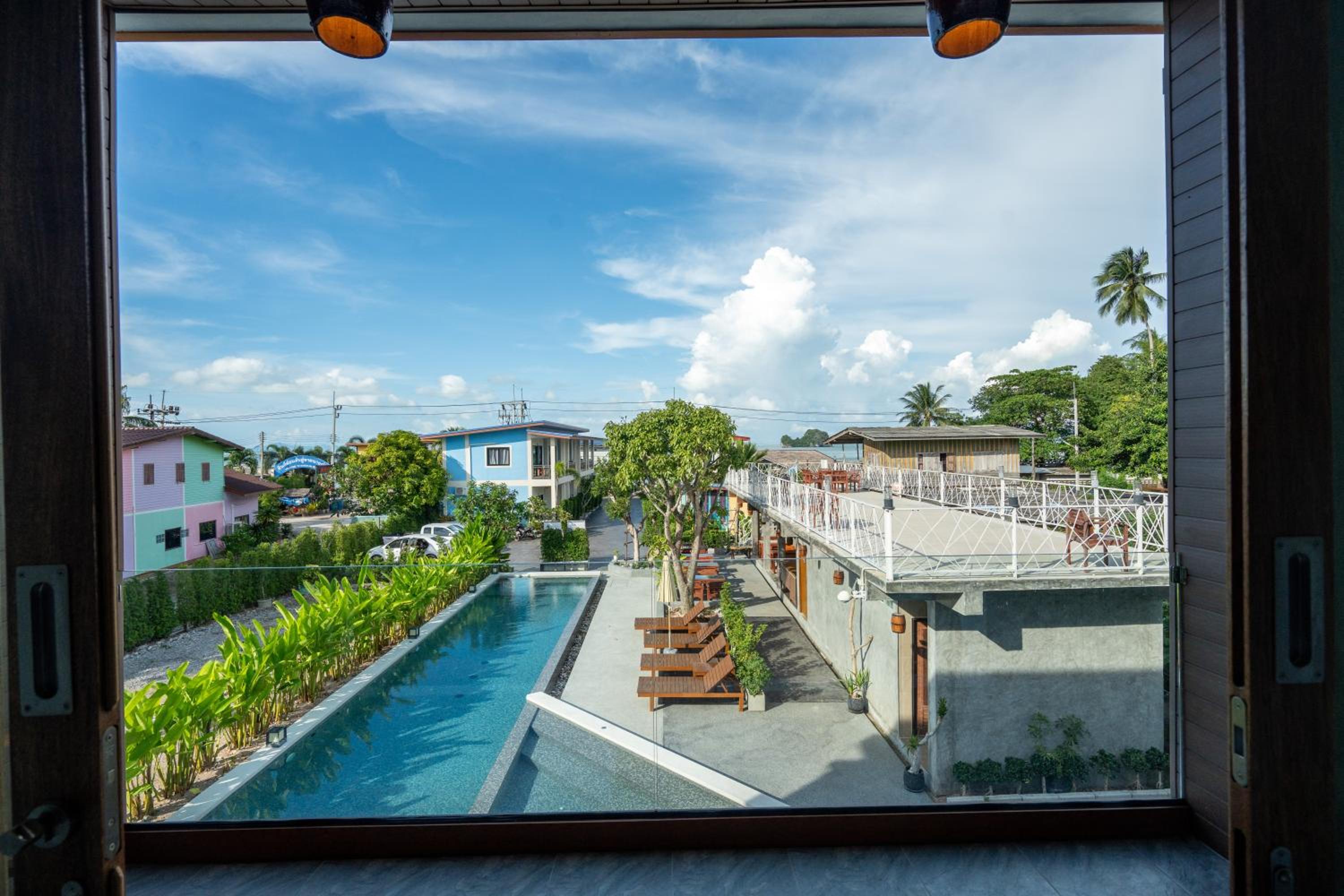 Deluxe Double Room with Pool View - Photo 10