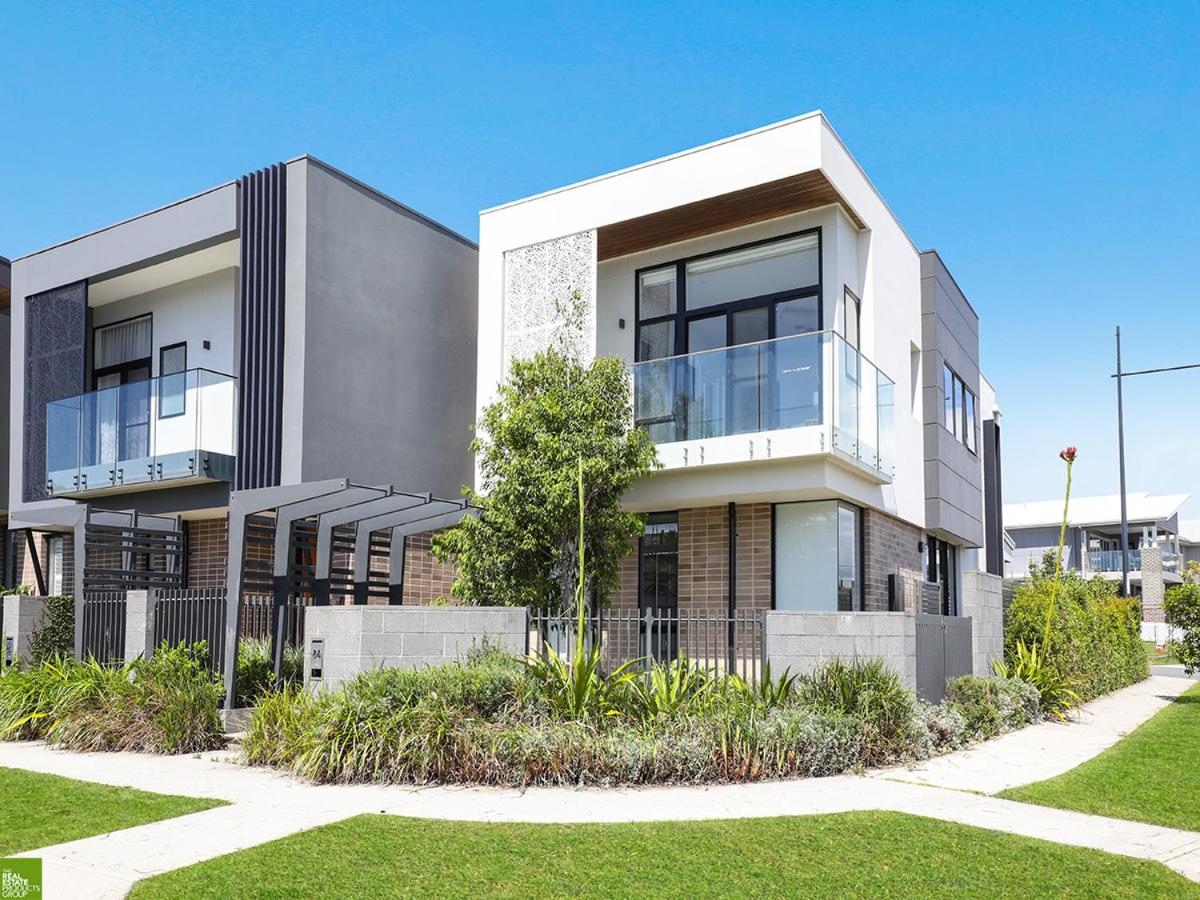 Four-Bedroom House photo 2