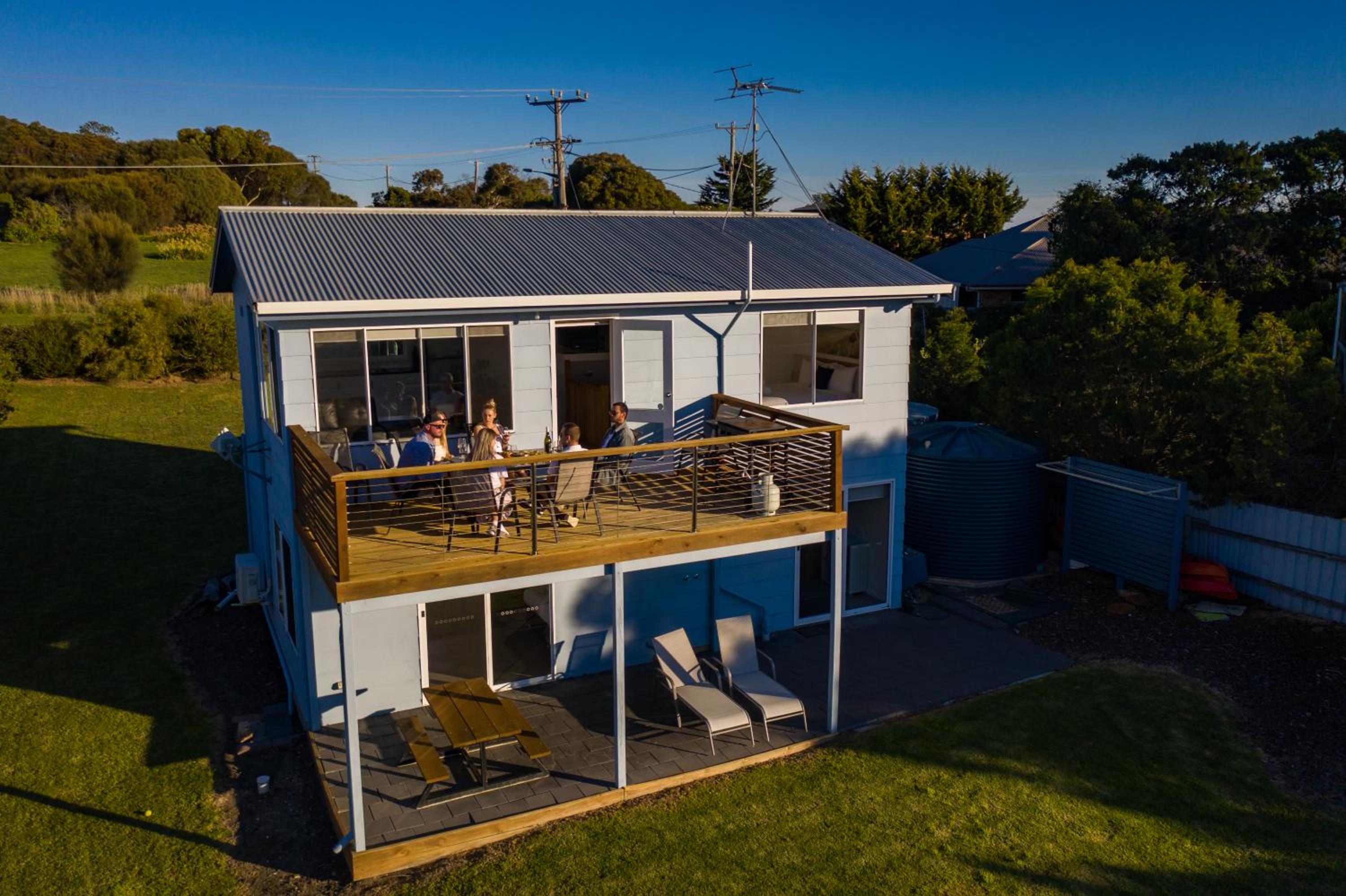Three-Bedroom House photo 3
