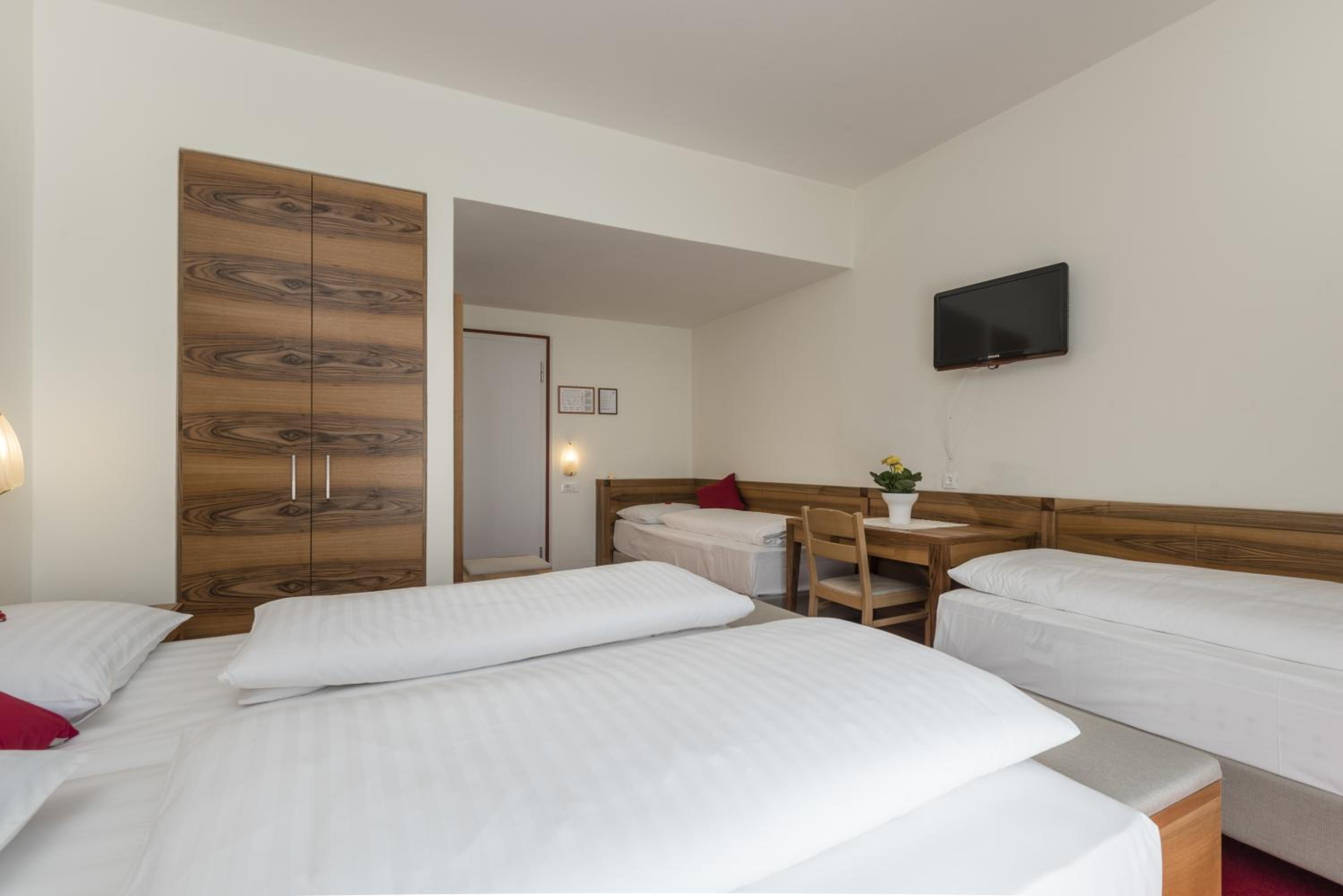 Quadruple Room - Photo 2