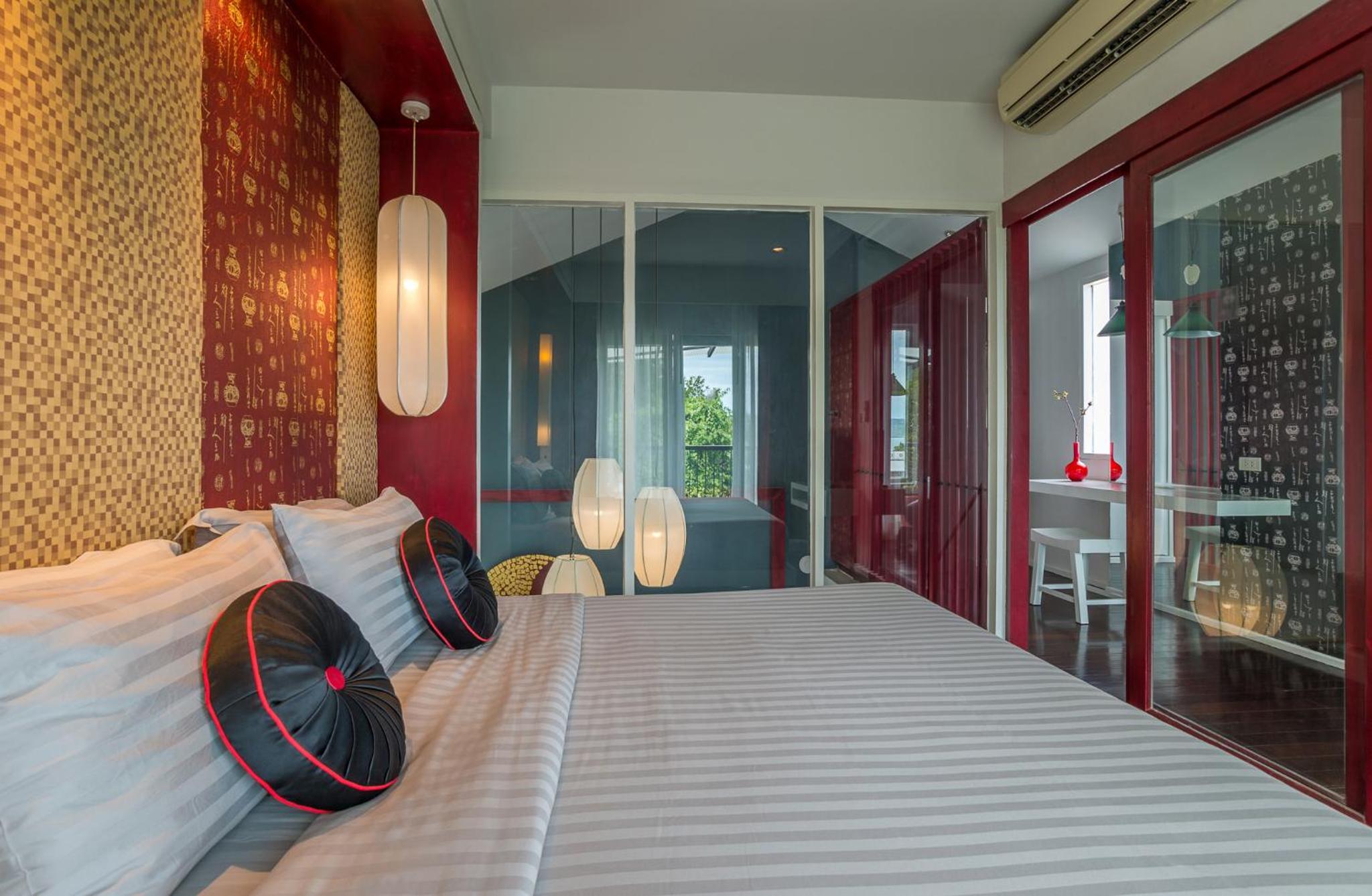 Executive Suite - Photo 1