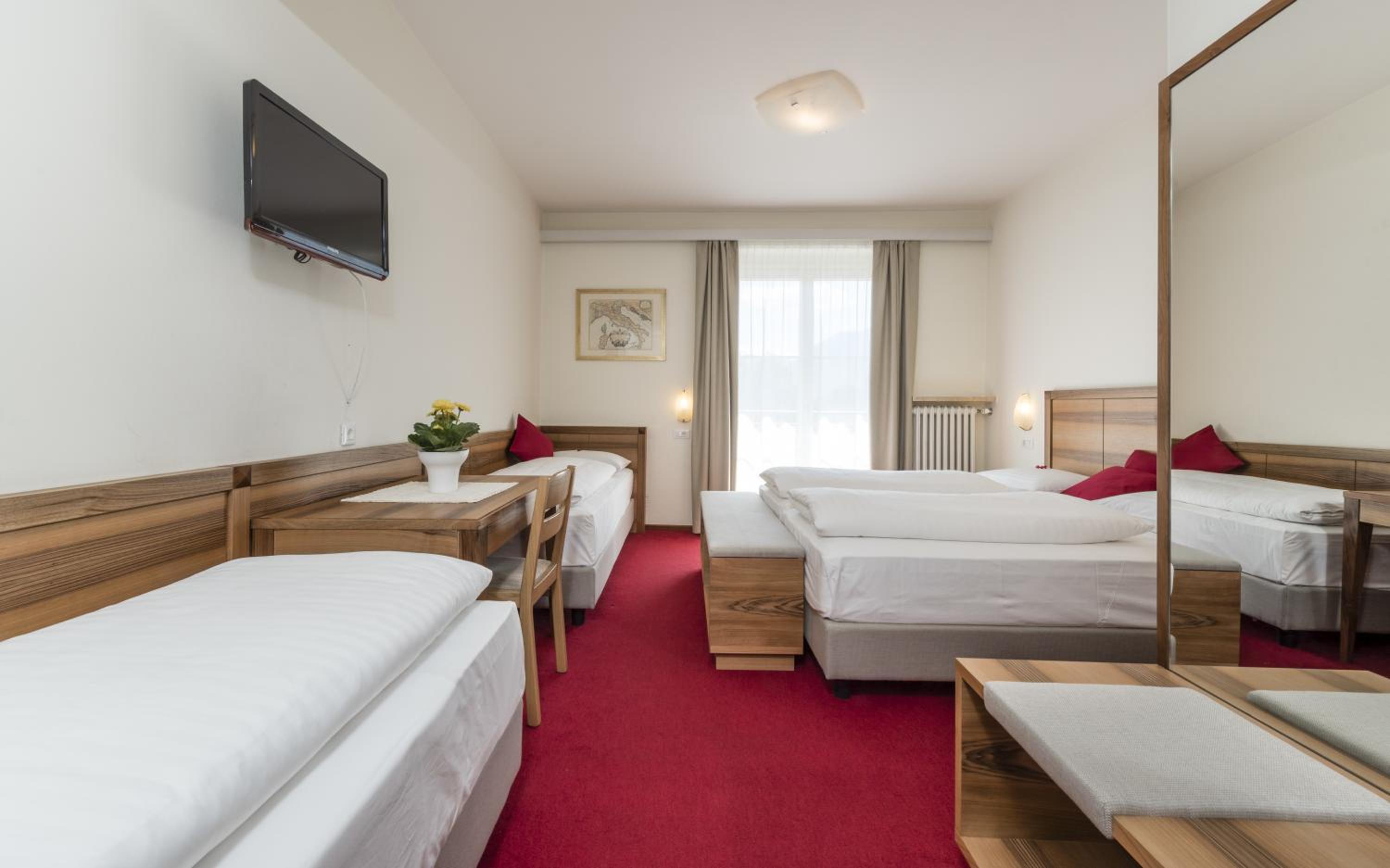 Quadruple Room - Photo 1