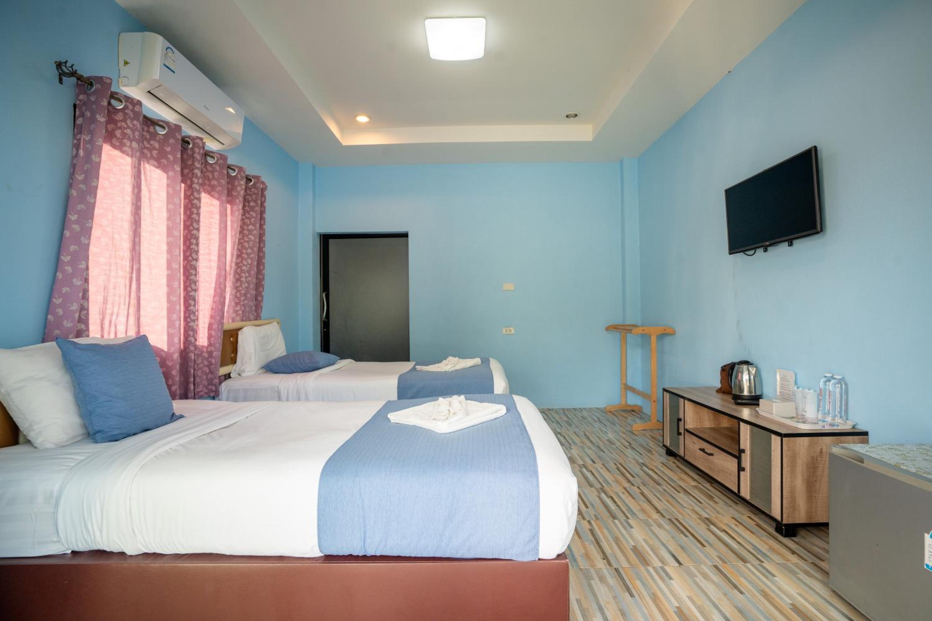 Standard Twin Room with Garden View - Photo 7