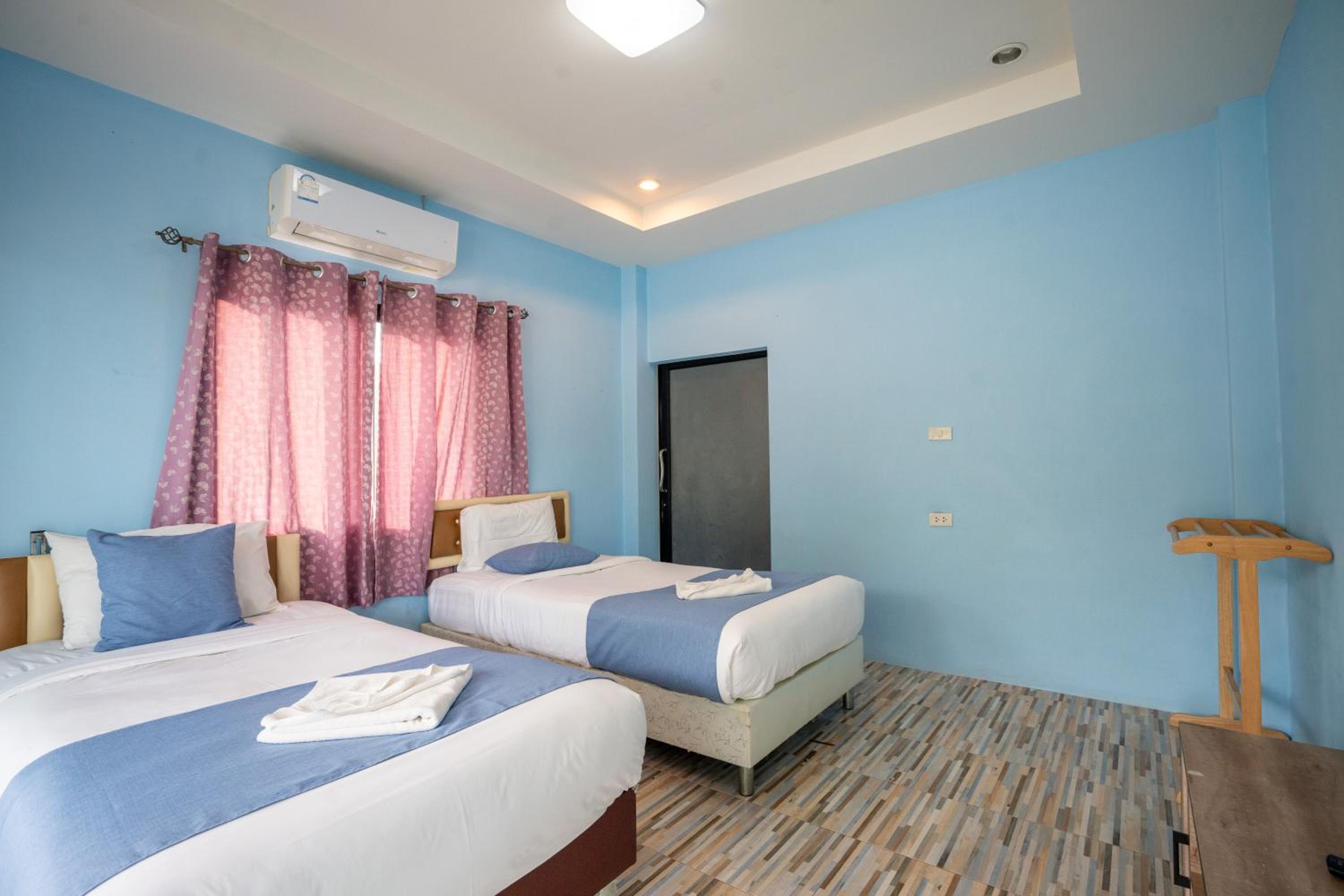 Standard Twin Room with Garden View - Photo 8