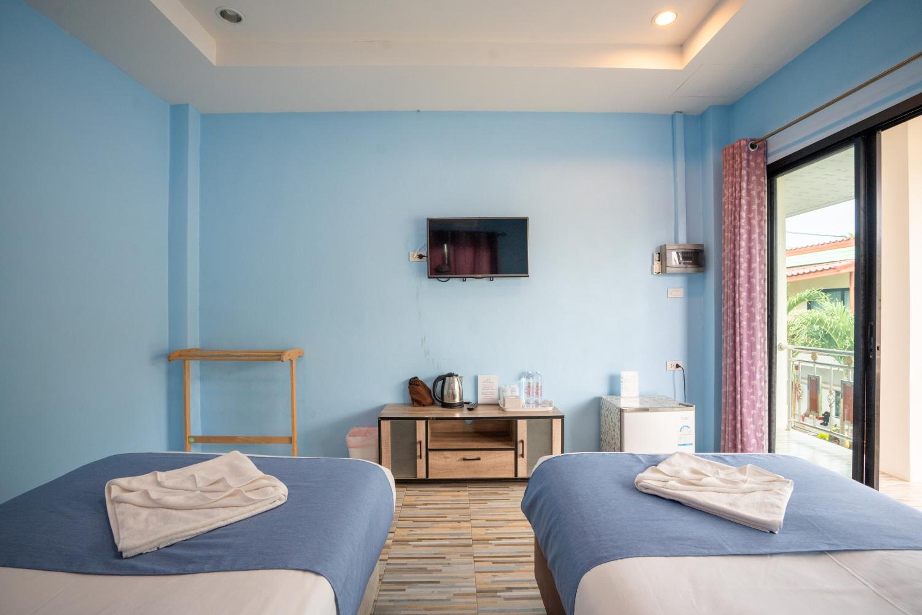 Standard Twin Room with Garden View - Photo 9