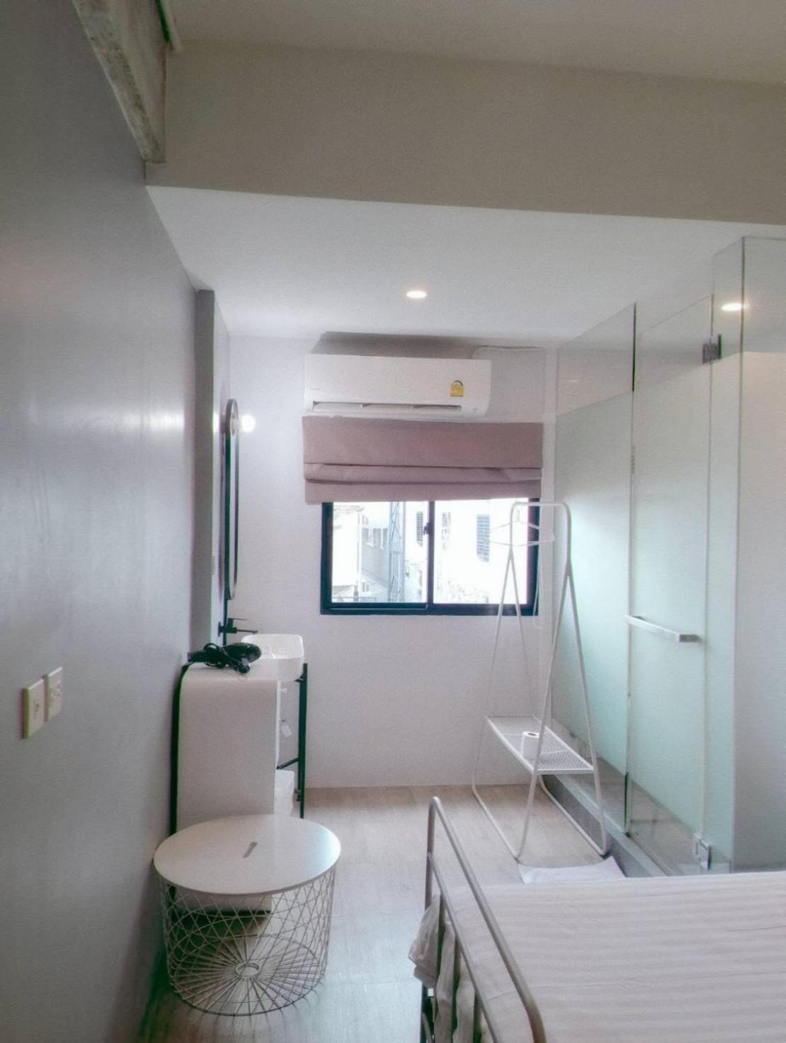 Twin Room with Private Bathroom photo 2