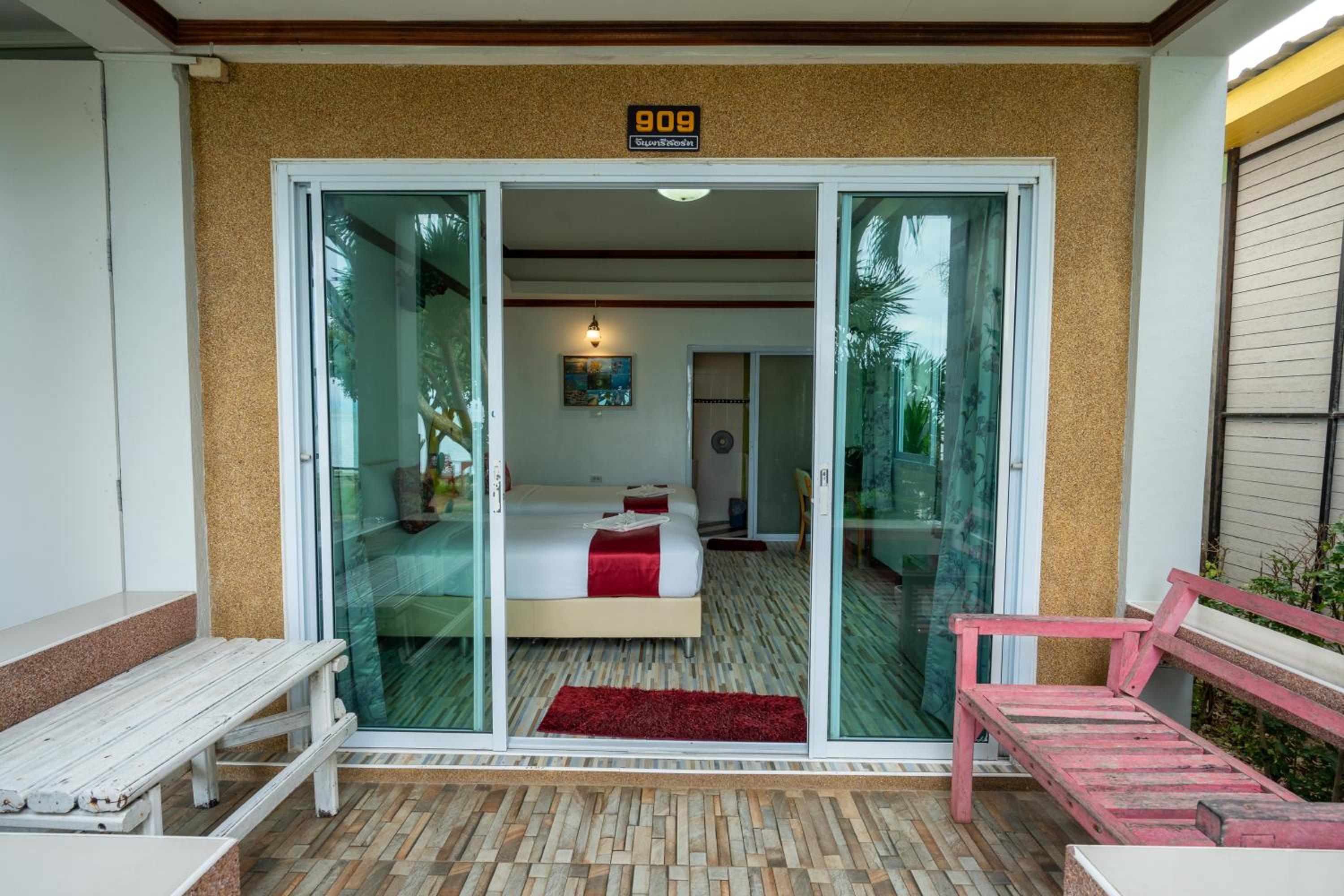Standard Twin Room with Sea View - Photo 2