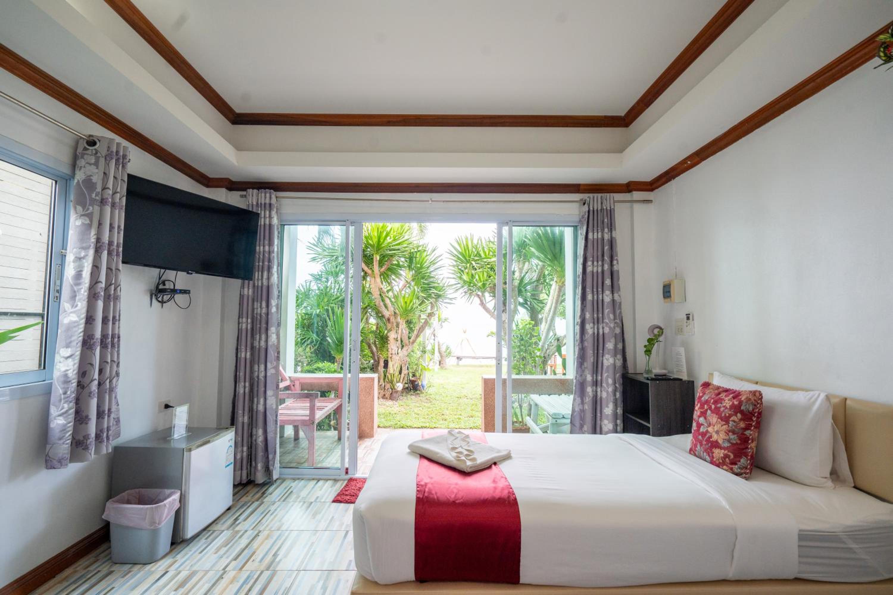 Standard Twin Room with Sea View - Photo 1