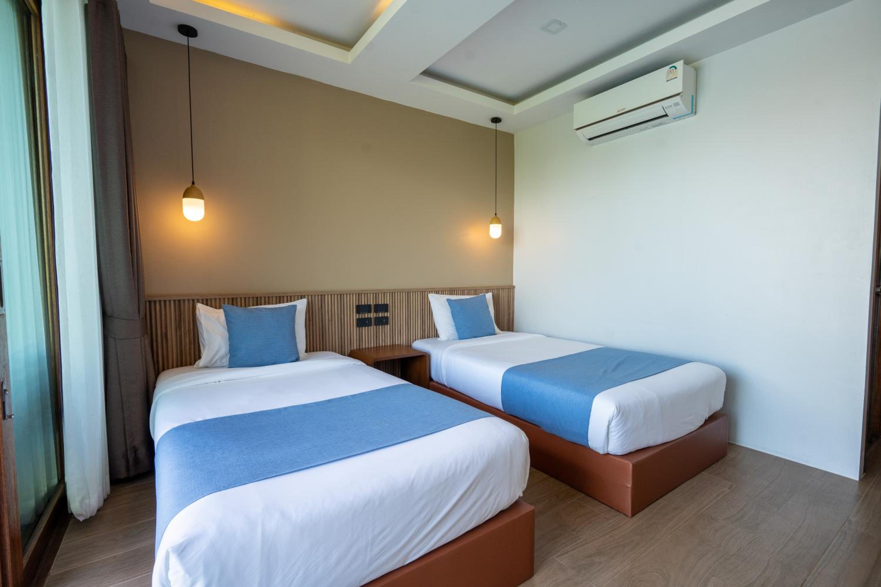 Deluxe Twin Room with Pool Access - Photo 2