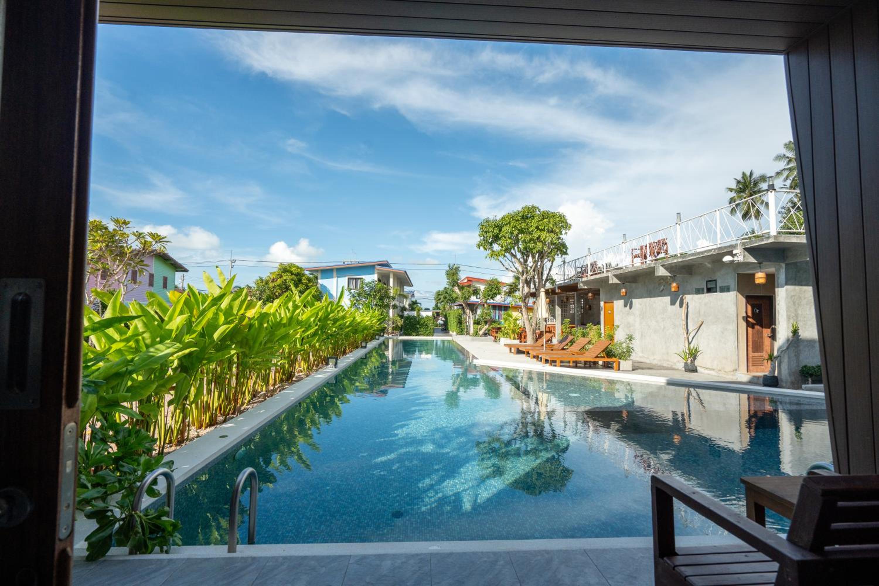 Deluxe Twin Room with Pool Access - Photo 5