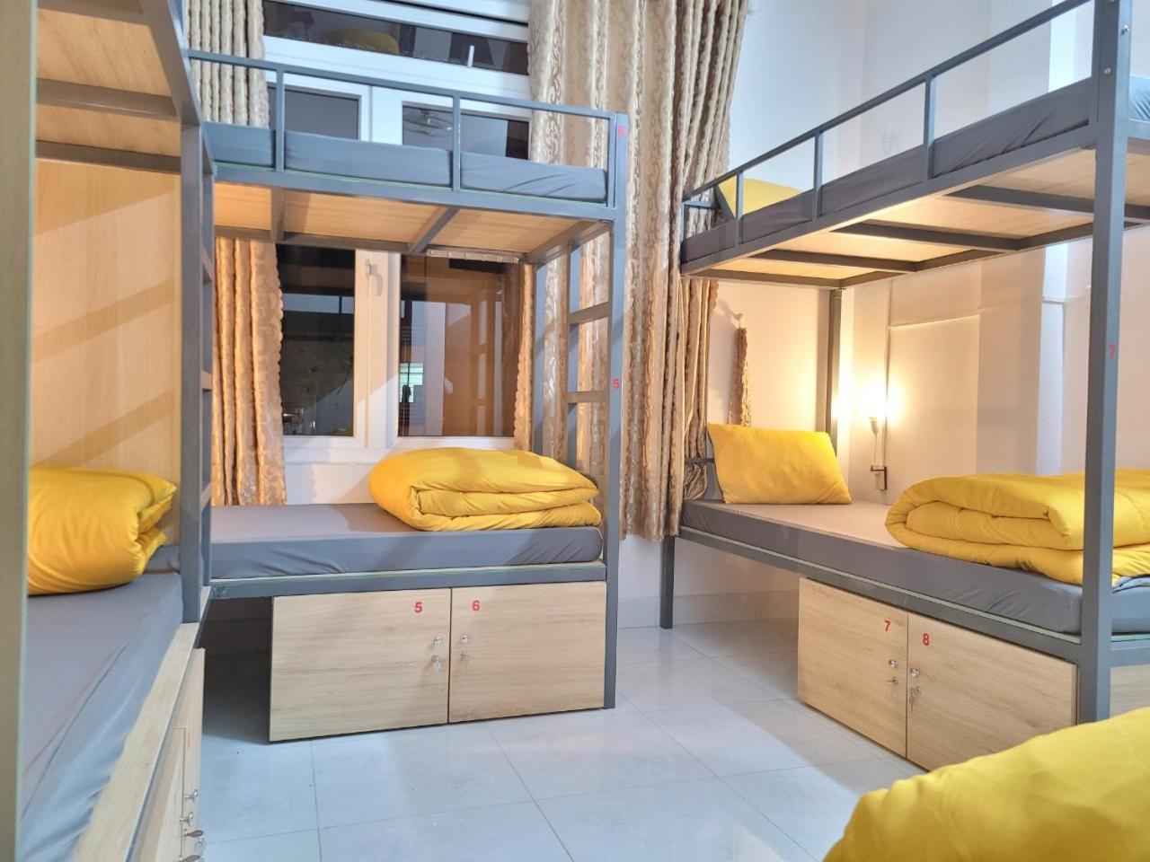 Bed in 8-Bed Mixed Dormitory Room photo 1
