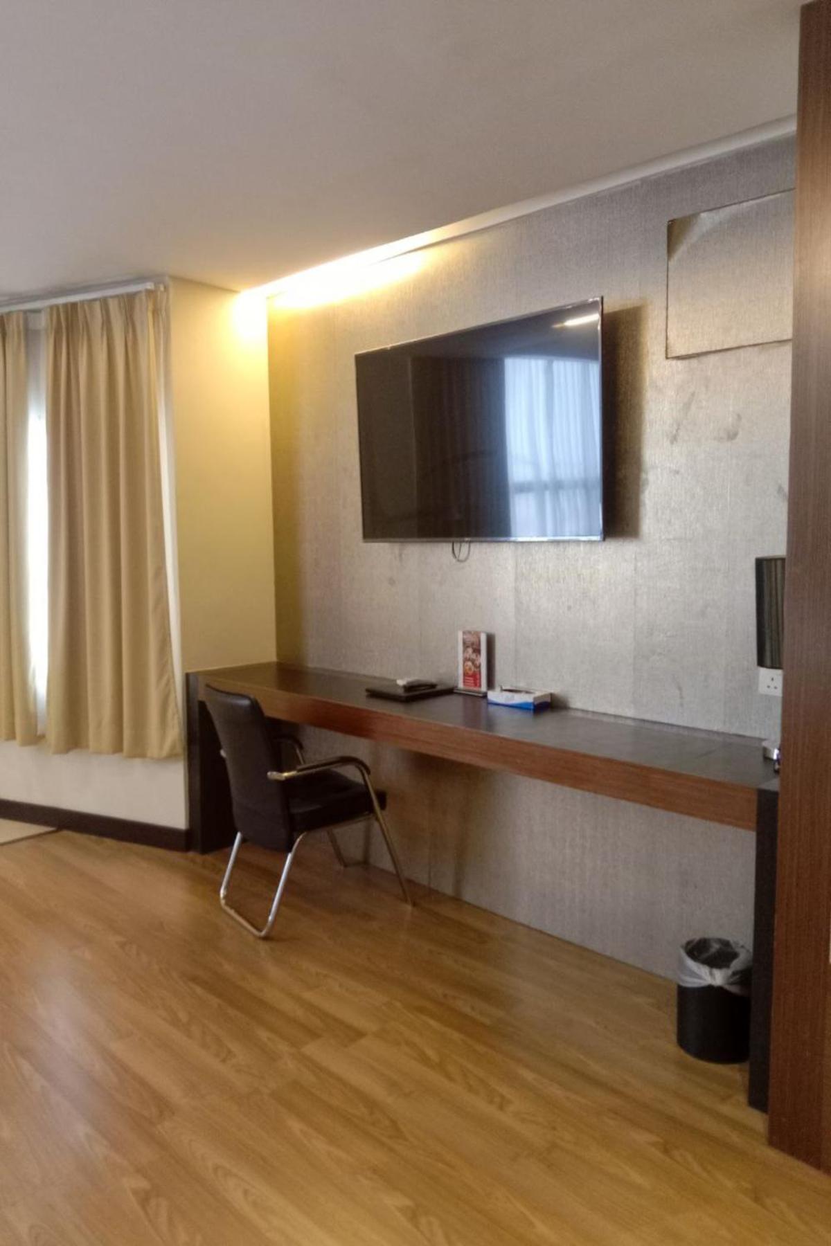 Premium Deluxe Room - Photo 4