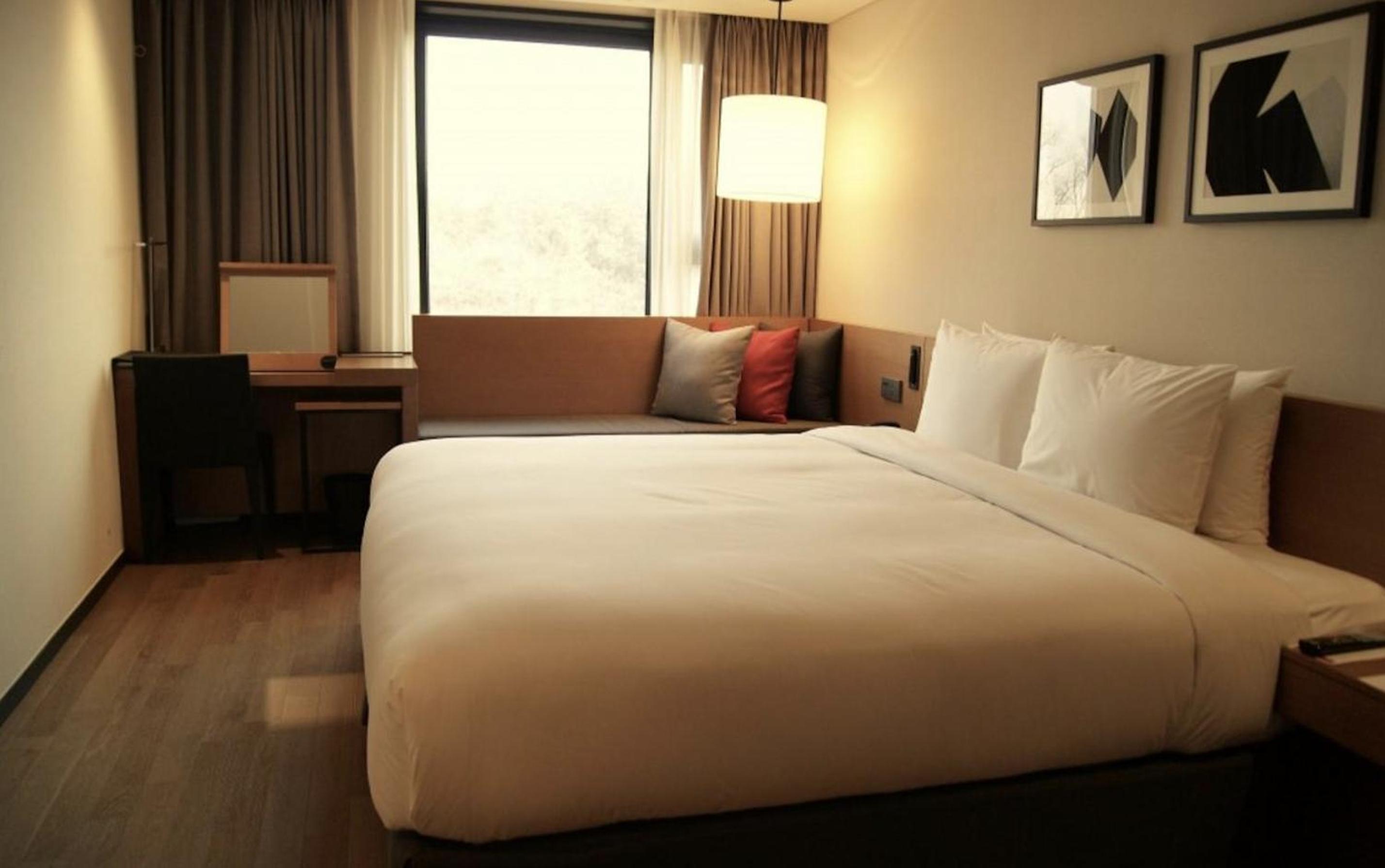 Hollywood Double Room
