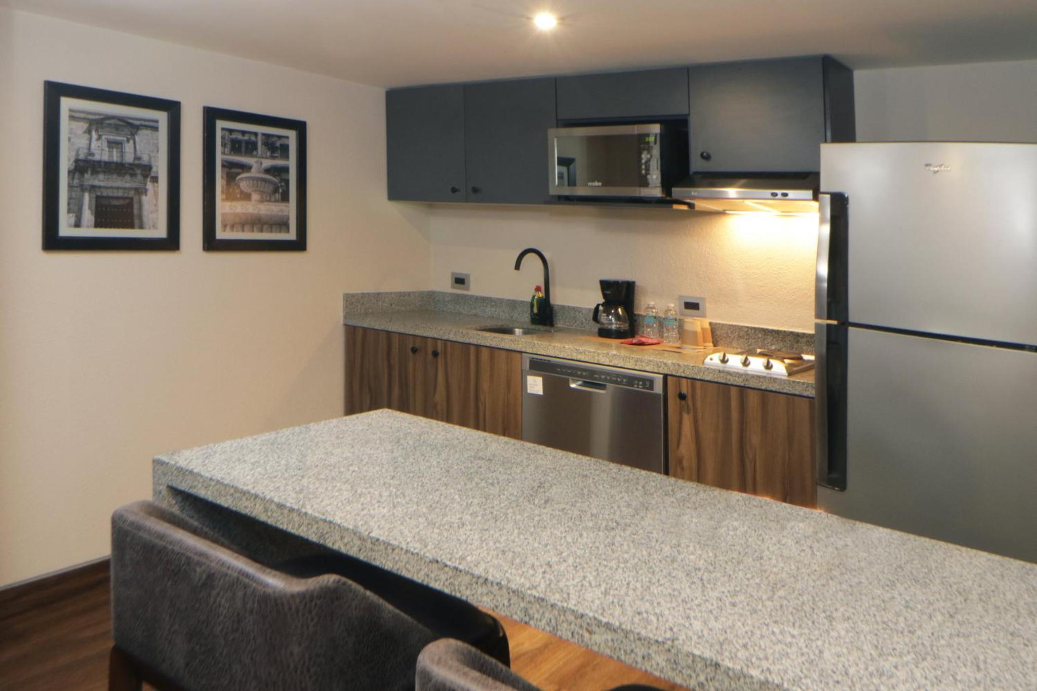 King Suite - Photo 2