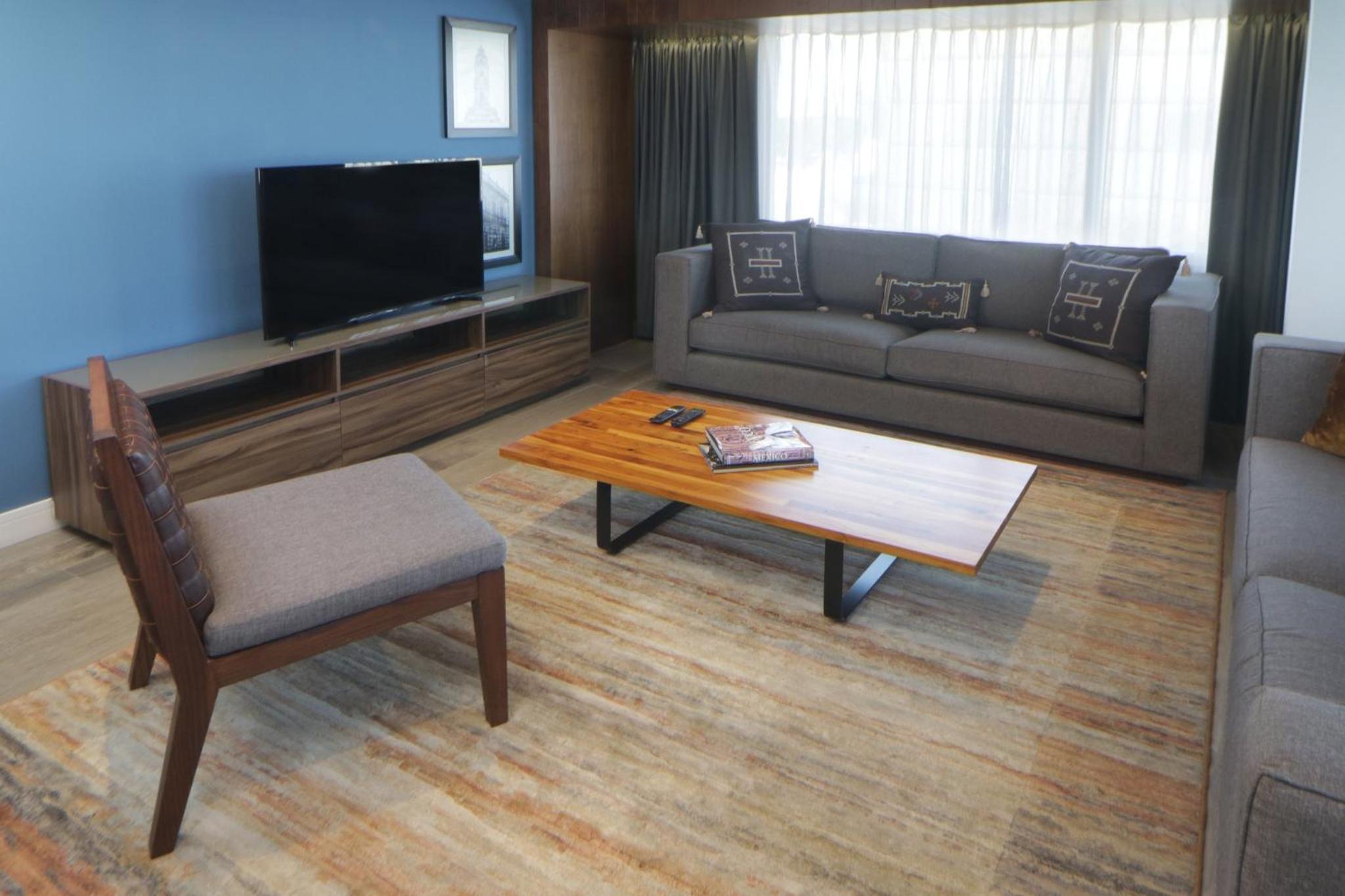 Room with One King and One Futon Bed - Photo 6