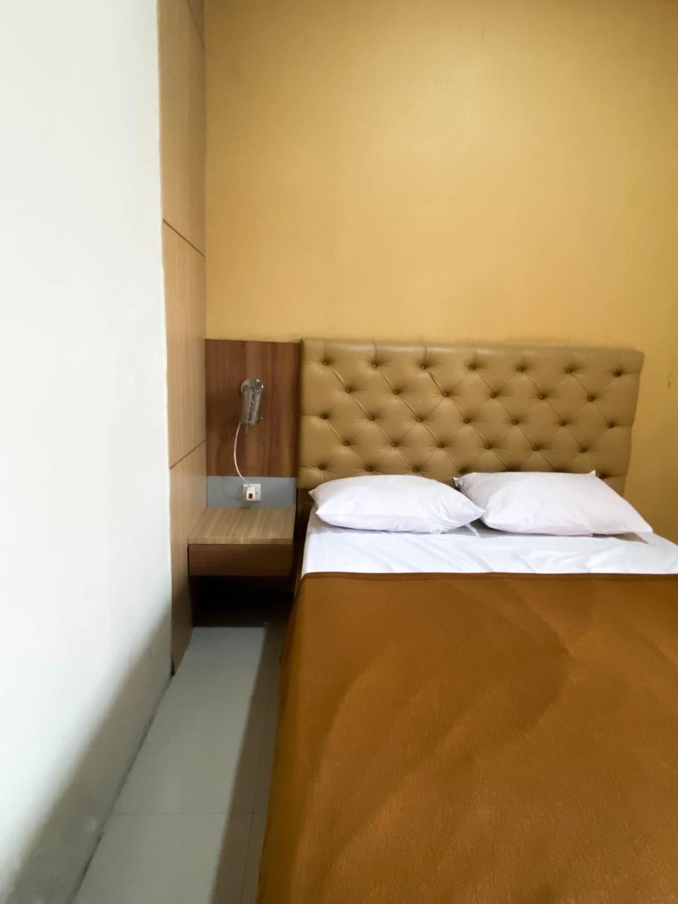 Standard Double Room - Photo 8