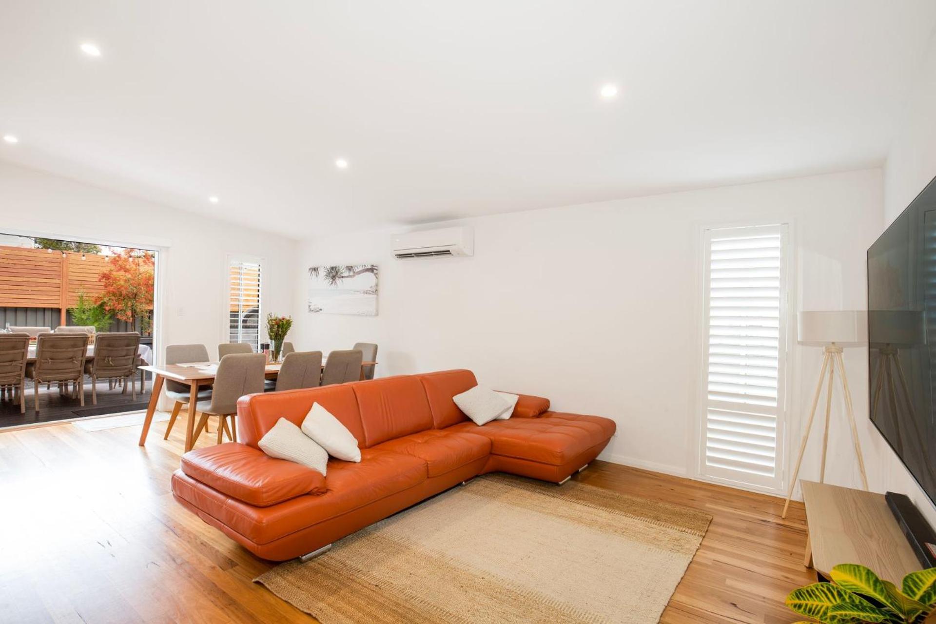 Five-Bedroom House photo 1