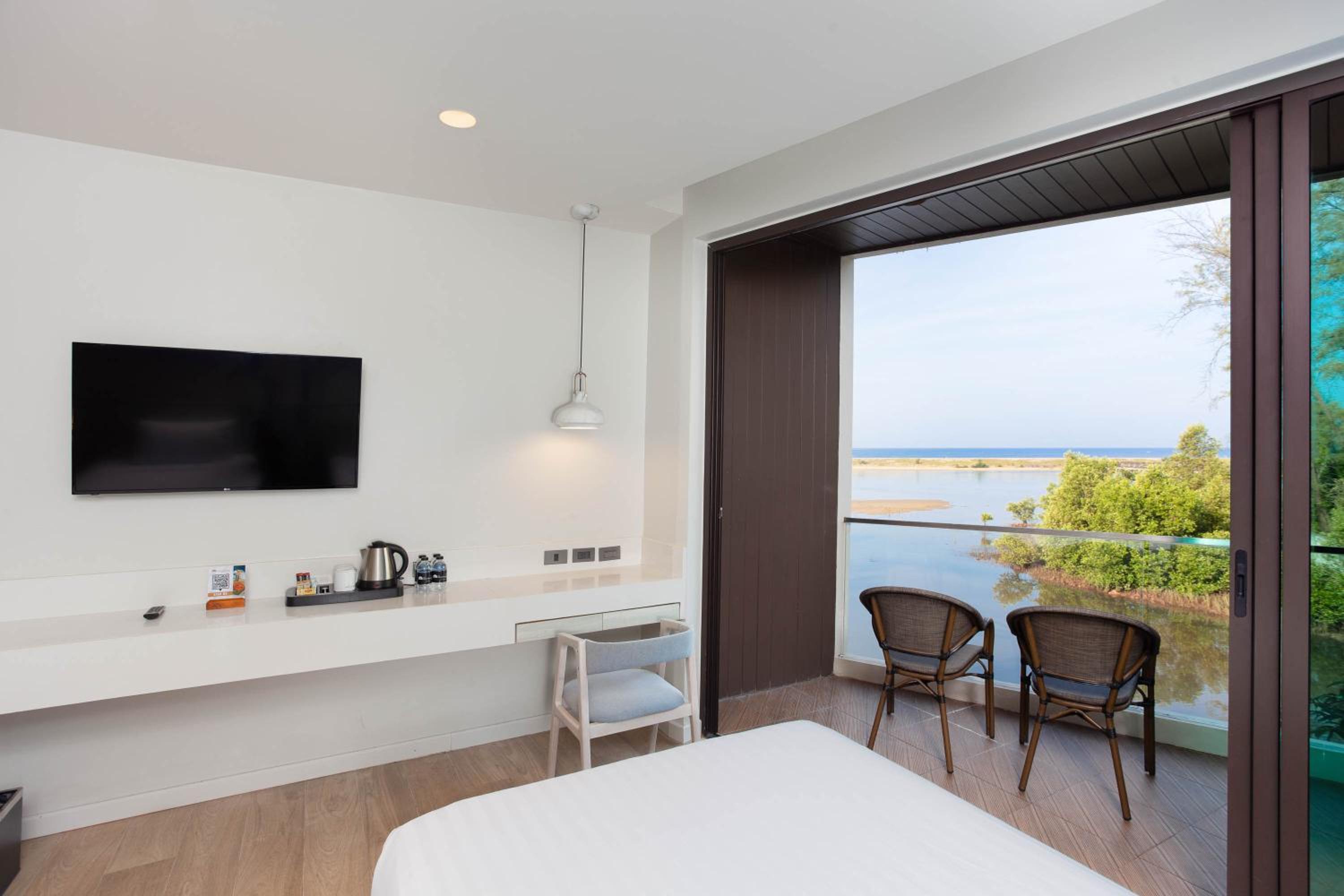 Deluxe Seaview - Modern Style - Photo 4