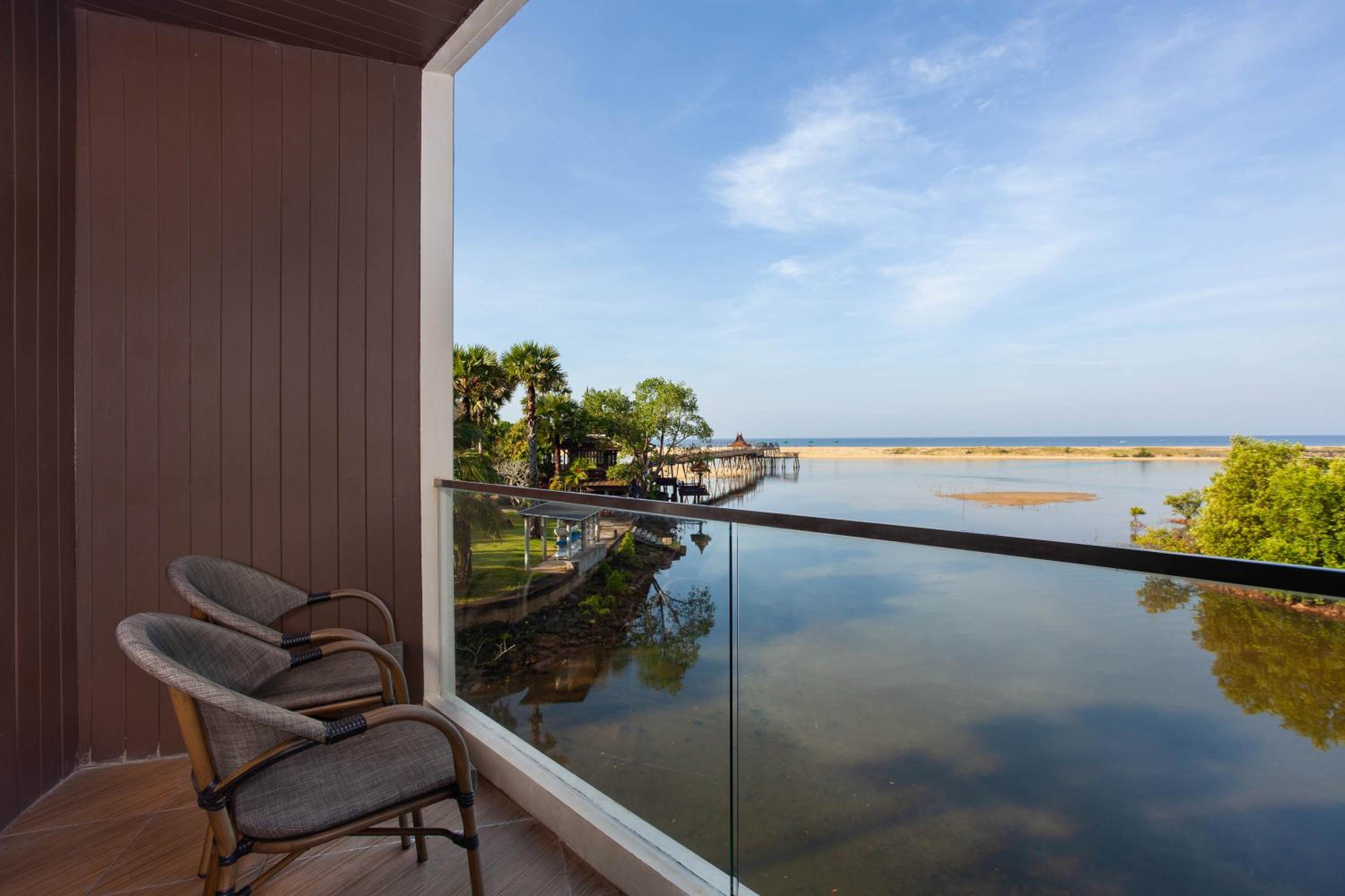 Deluxe Seaview - Modern Style - Photo 9