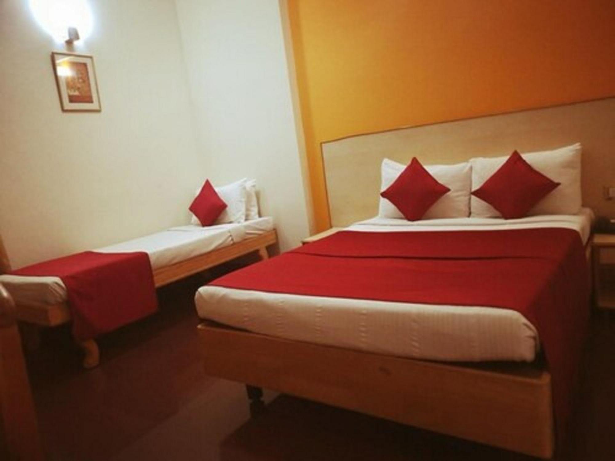 Standard Twin Room - Photo 10