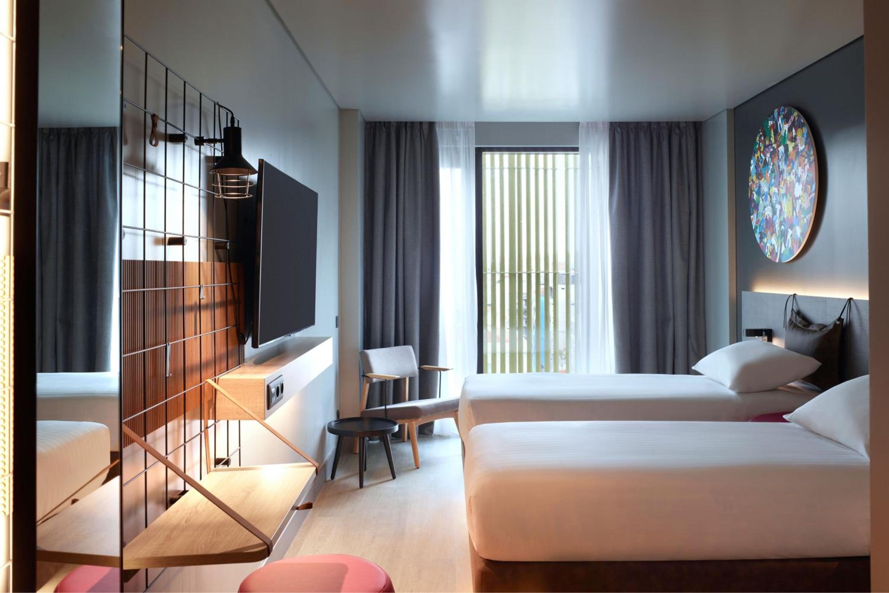 Twin Room with City View thumbnail 5